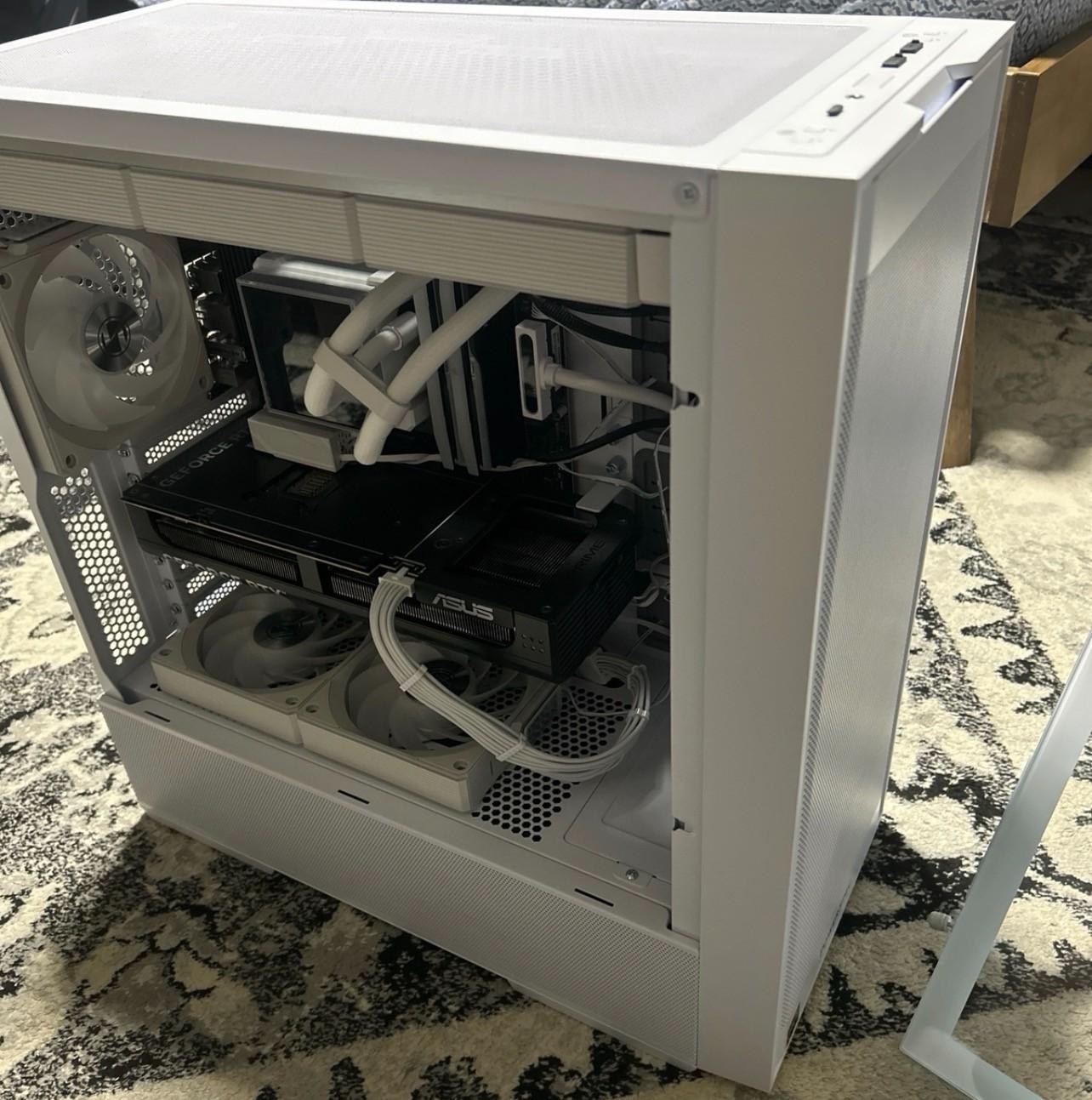 Gaming PC Setup - Ryzen 7 9800X3D / RTX 5070 Ti 16GB / 32GB DDR5 / 3.25TB SSD / Full Peripherals