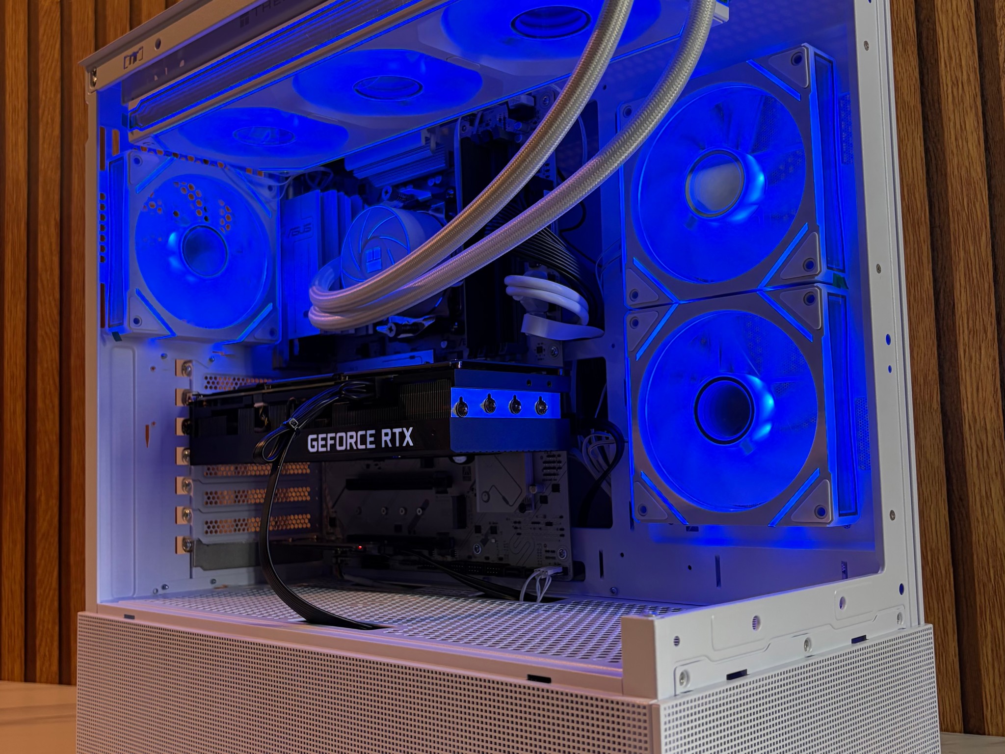 RTX 3080 | RYZEN 5 8400F | 16GB DDR5 | 1TB SSD | 360MM AIO