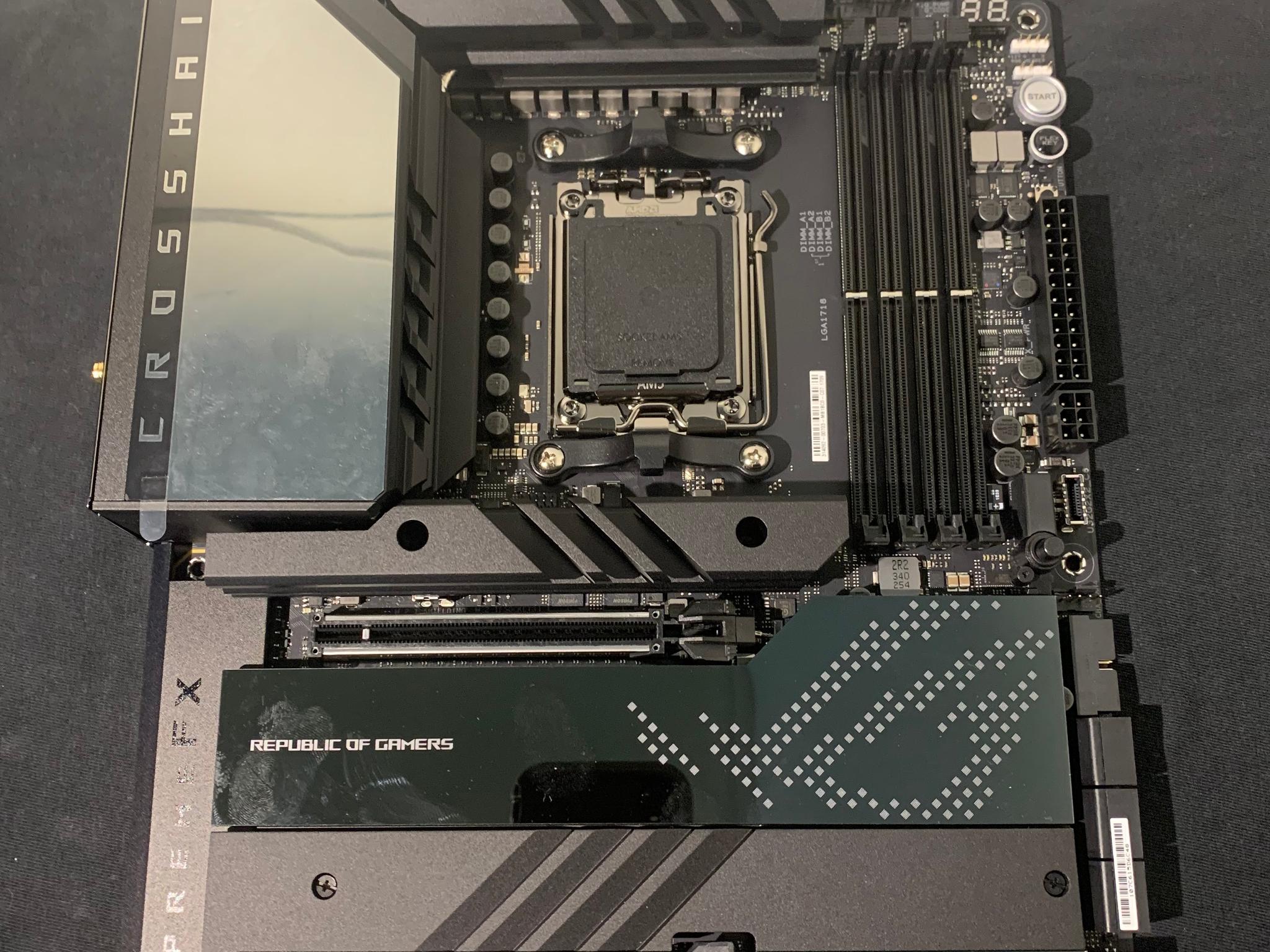 ROG Crosshair X670E Hero