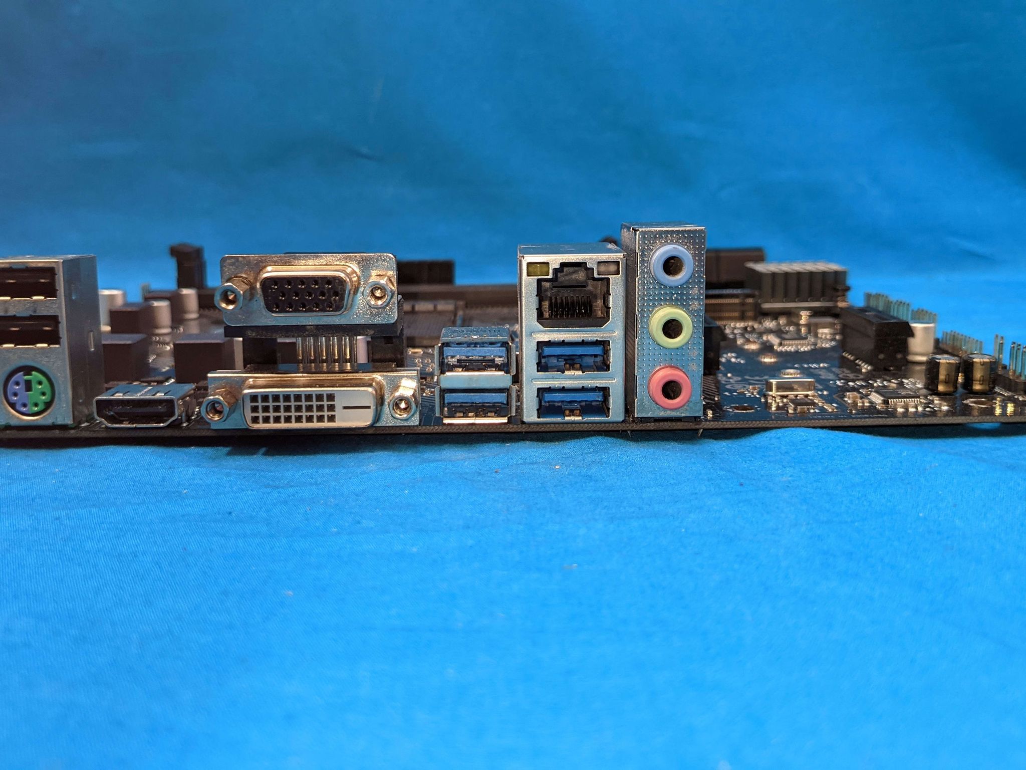 ASRock B550M-HDV REV. 1.02 AMD Socket AM4 DDR4 MicroATX Desktop Motherboard No I/O Shield