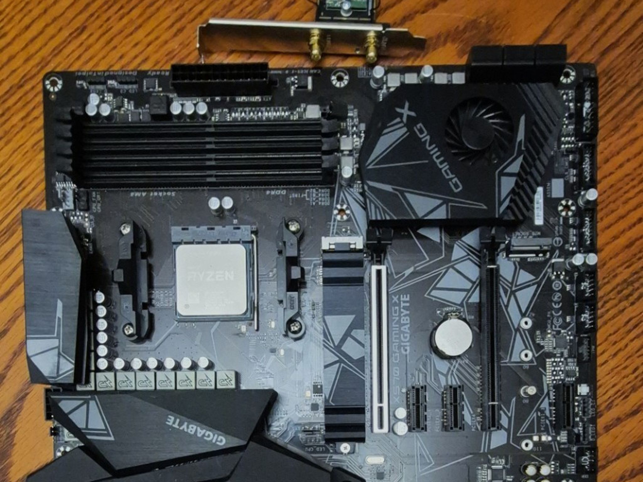 Bundle GIGABYTE X570 GAMING X, AMD Ryzen 9 3950X CPU, 32GB G.Skill
