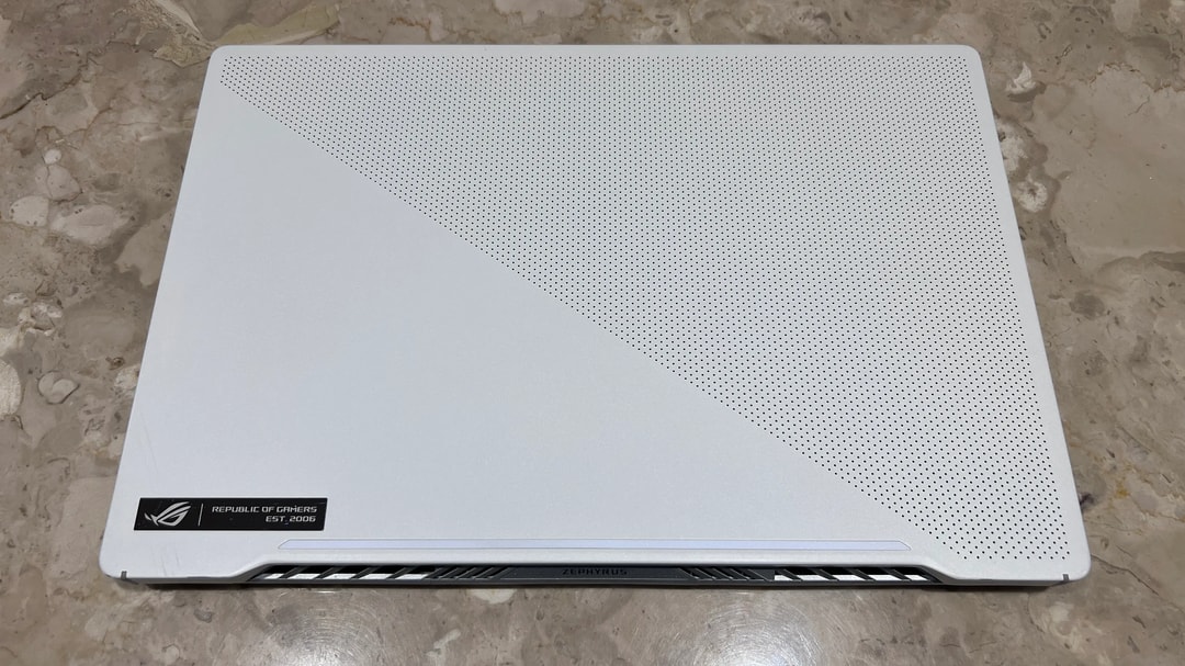 ASUS ROG Zephyrus G14 RTX 2060 Ryzen 9-4900HS 24GB 1TB SSD FullHD