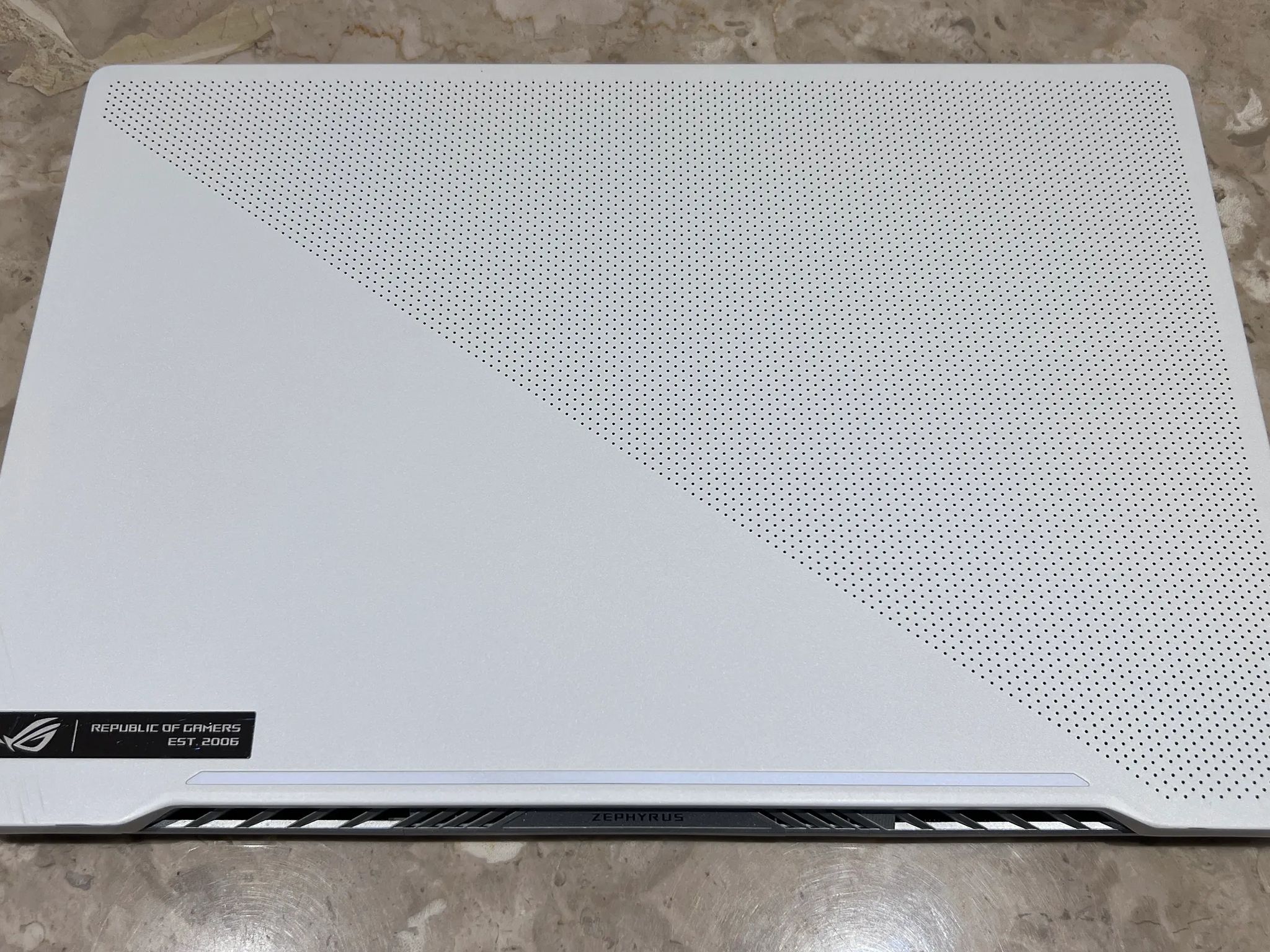 ASUS ROG Zephyrus G14 RTX 2060 Ryzen 9-4900HS 24GB 1TB SSD FullHD 120Hz