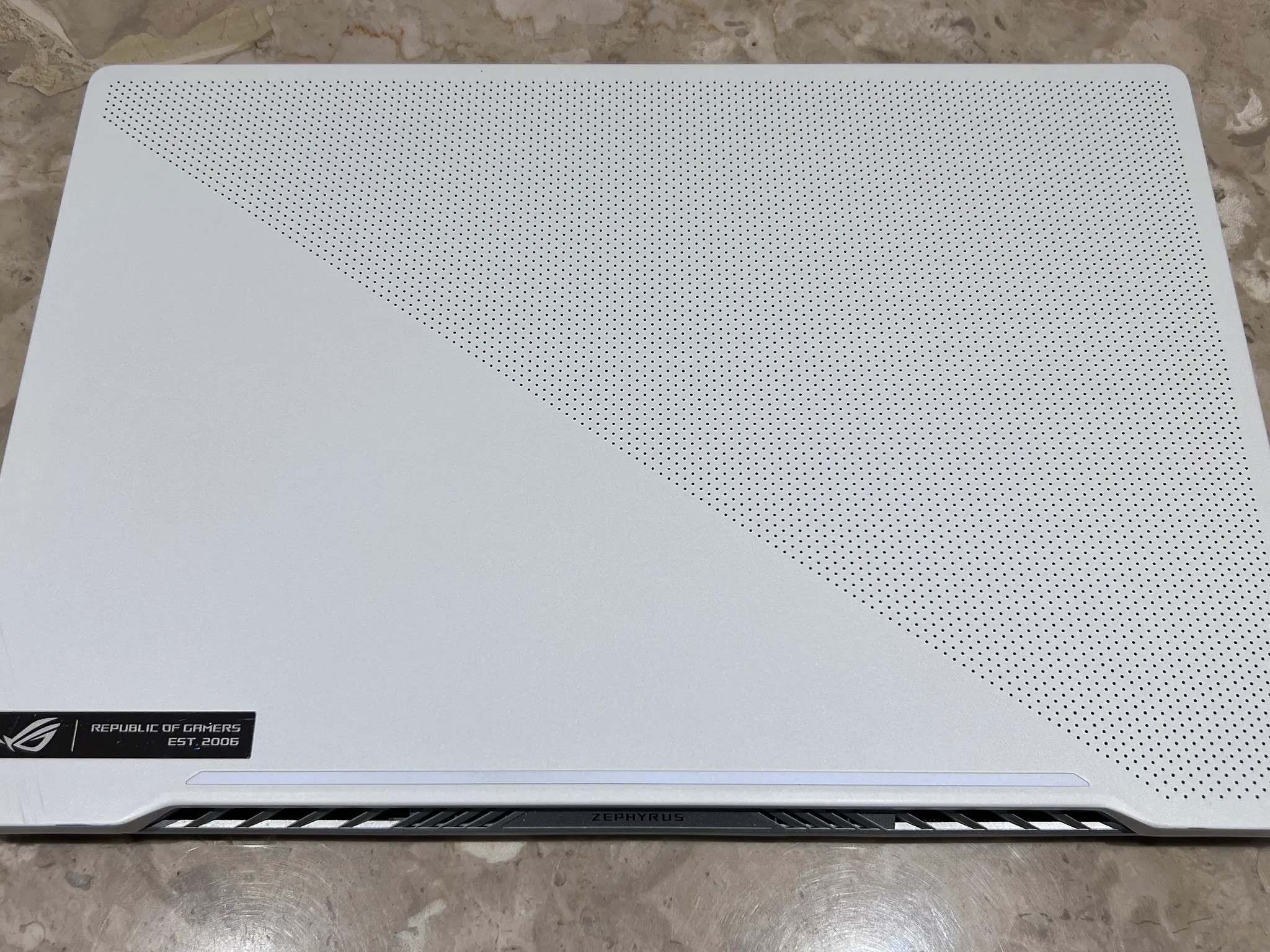 ASUS ROG Zephyrus G14 RTX 2060 Ryzen 9-4900HS 24GB 1TB SSD FullHD 120Hz