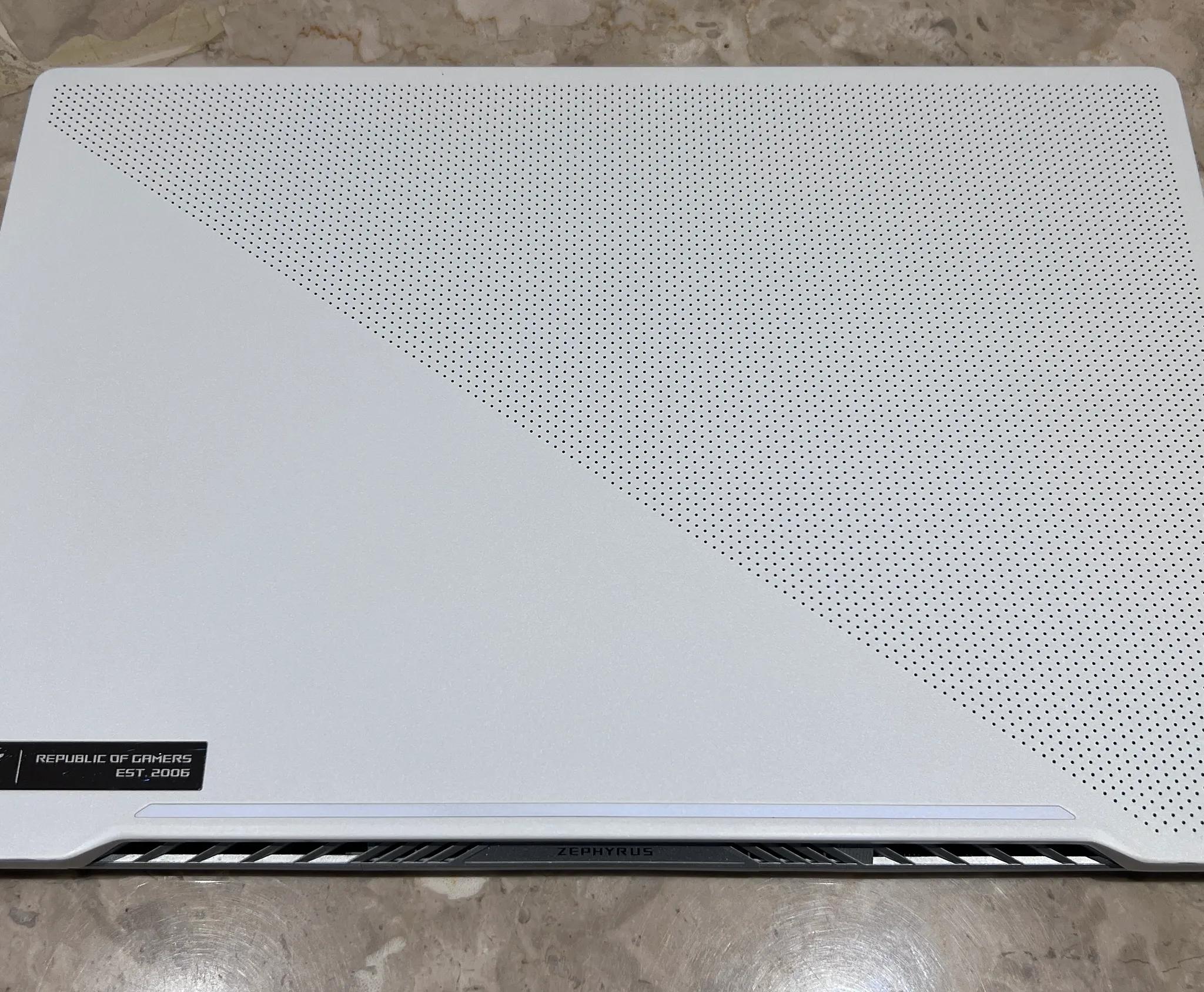 ASUS ROG Zephyrus G14 RTX 2060 Ryzen 9-4900HS 24GB 1TB SSD FullHD 120Hz