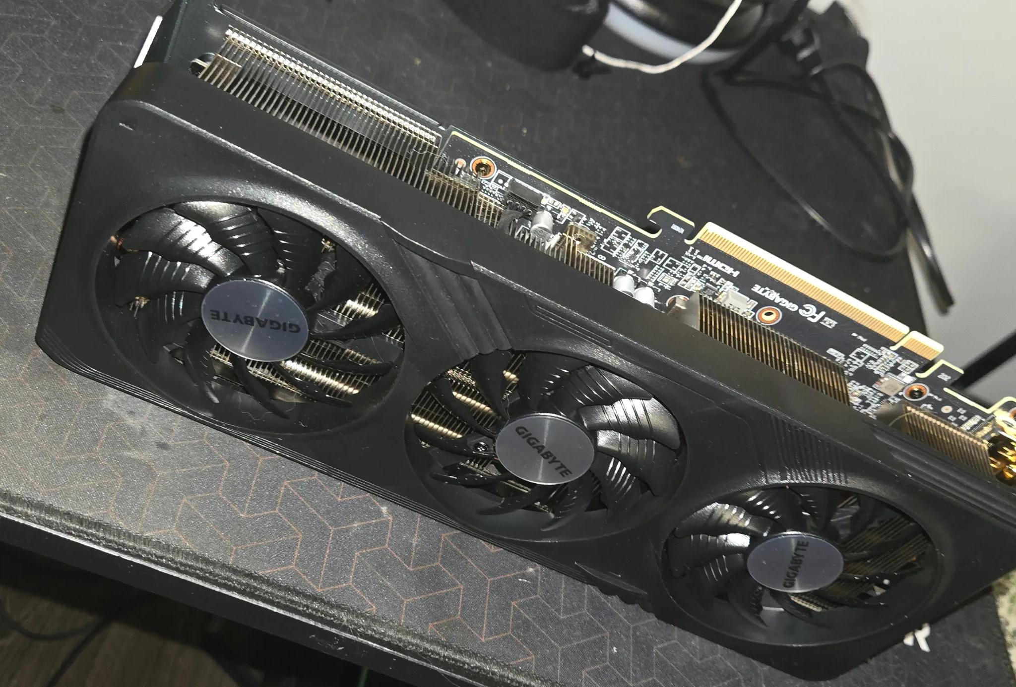 RX 7600 XT