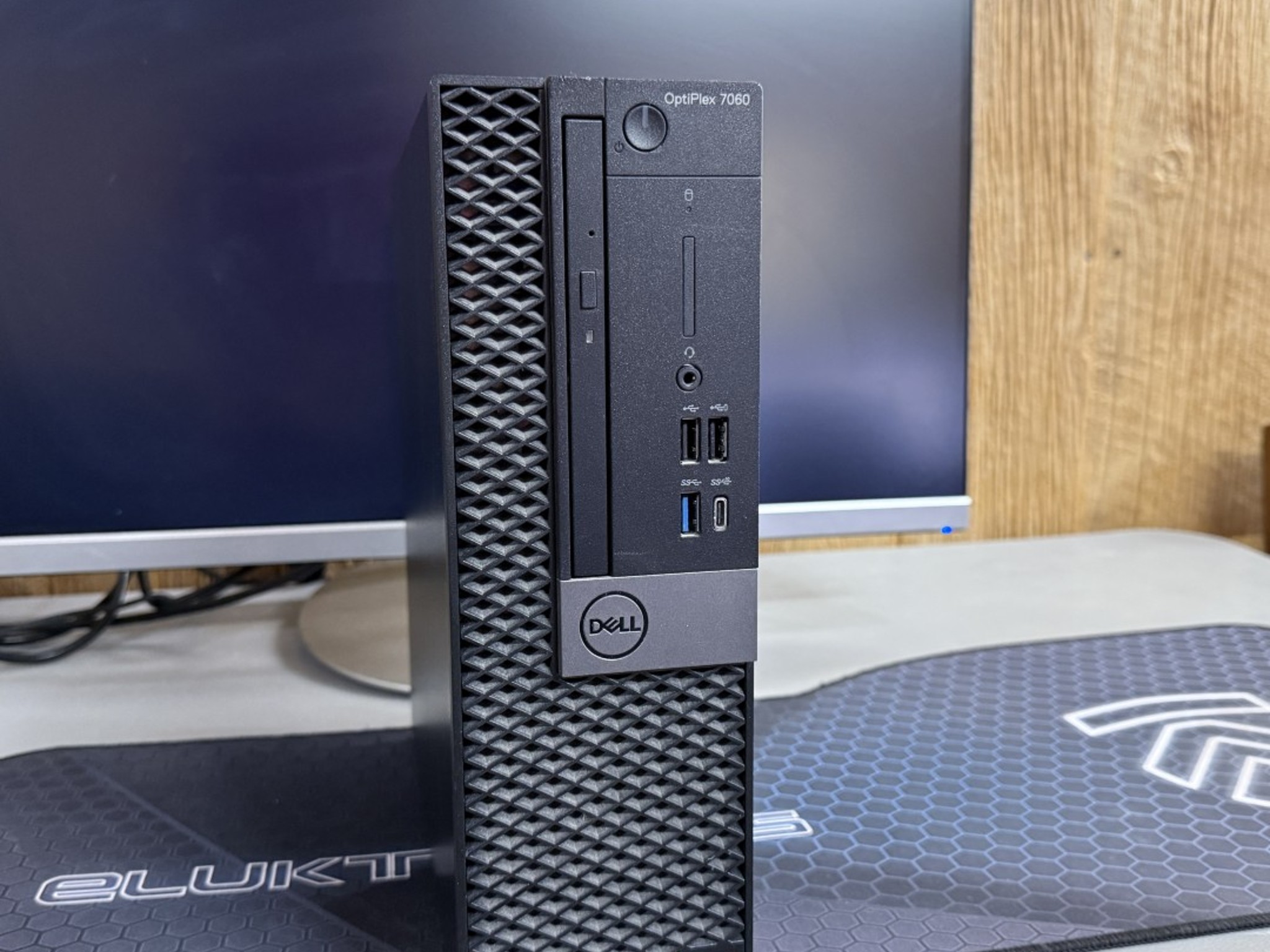 Dell OptiPlex 7060, i5, 16GB, 256 NVME, AMD RX 6400 LP - VERY LIGHT "Gaming" - Windows 11 PRO