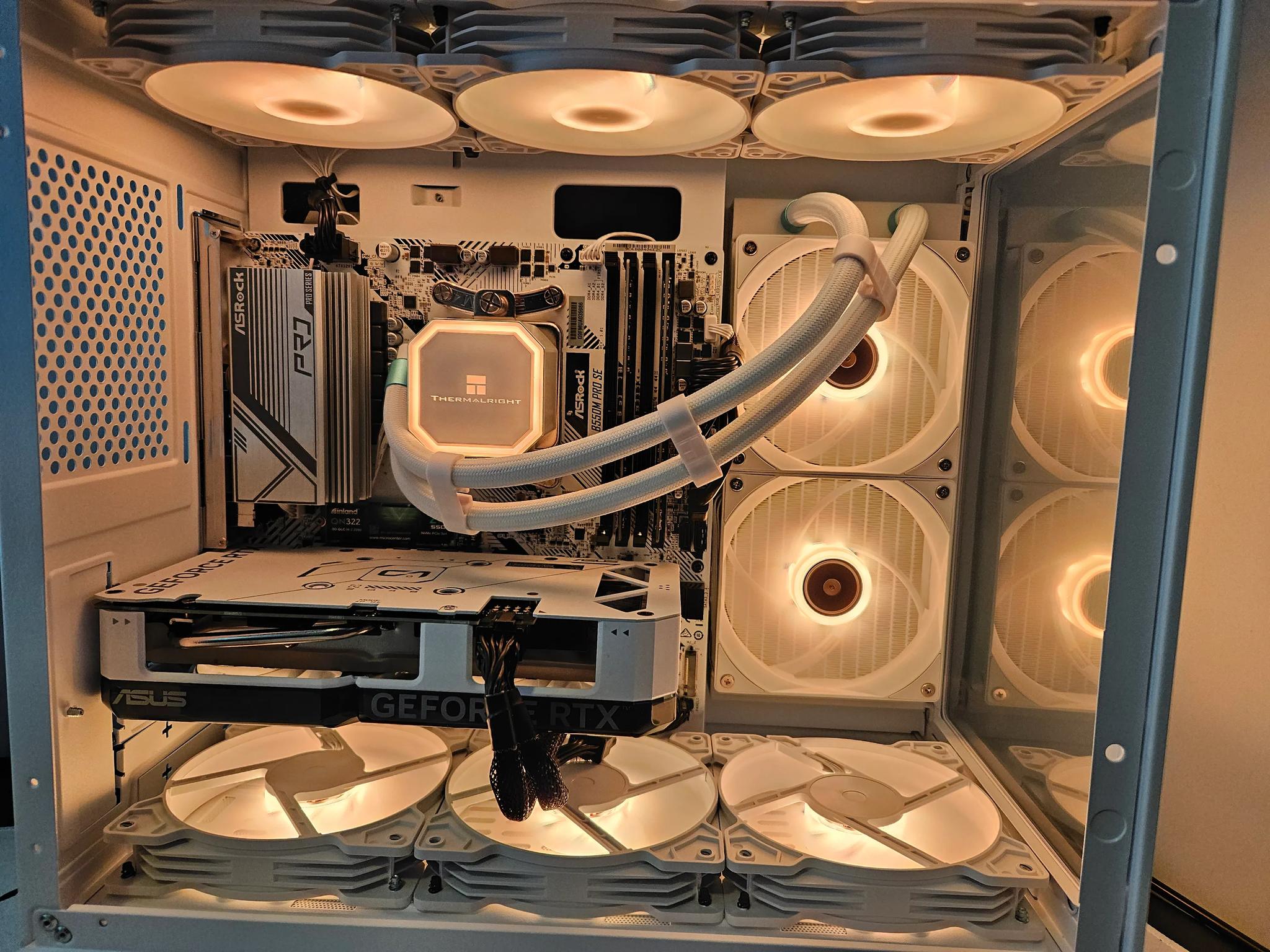 Artic Beast Ryzen 7 5700x / 32GB / 2TB / RTX 4060