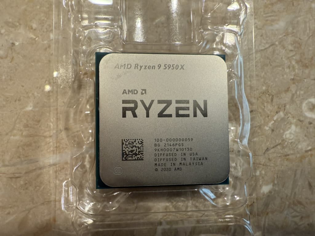 AMD Ryzen 9 5950X 16 core processor - IN ORIGIGNAL BOX - LOW USAGE!