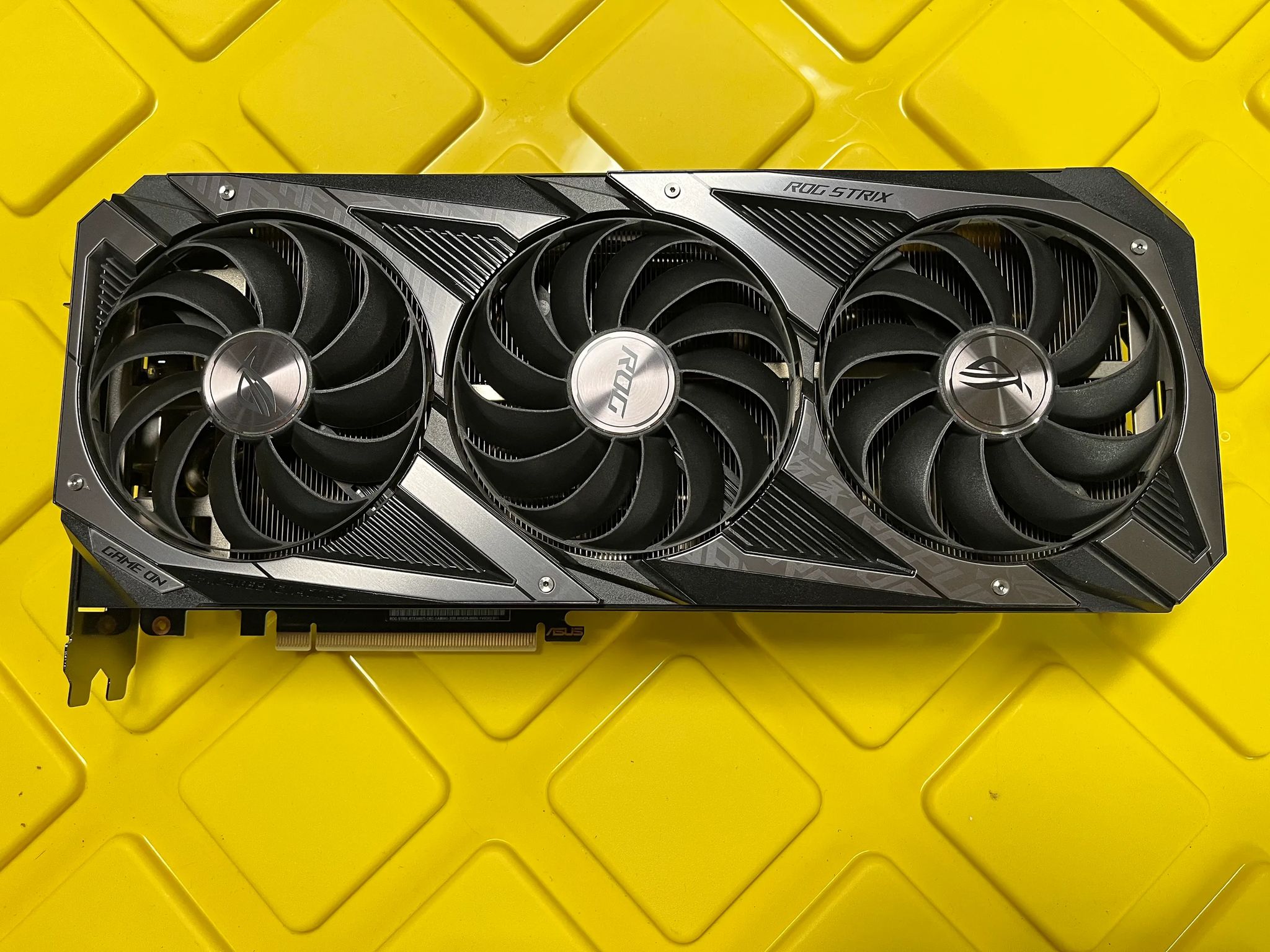 Asus ROG Strix NVIDIA GeForce RTX 3060 Ti OC