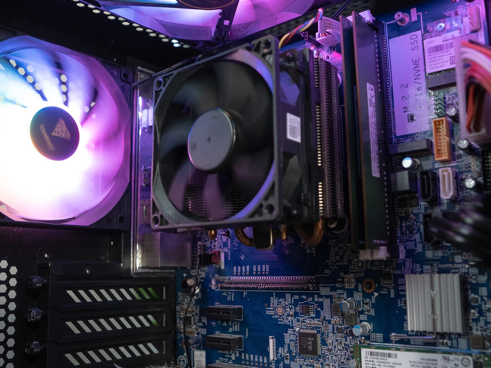 🎮👾 | EVGA GTX 1060 6GB | RYZEN 5 1600X | 16GB DDR4 RAM | 256GB M.2 SSD + 1.5TB HDD | Elite Borealis