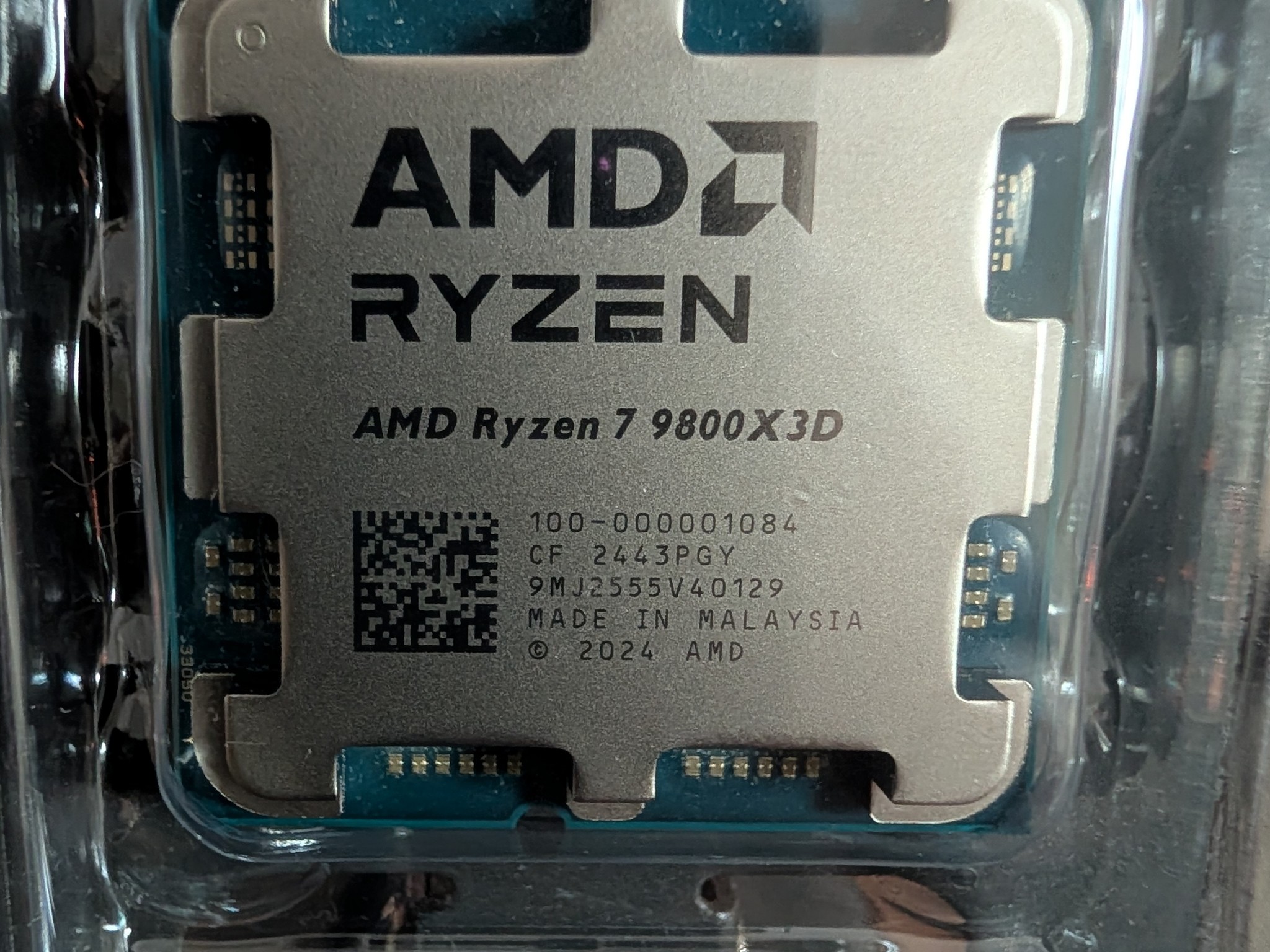 AMD Ryzen 7 9800X3D