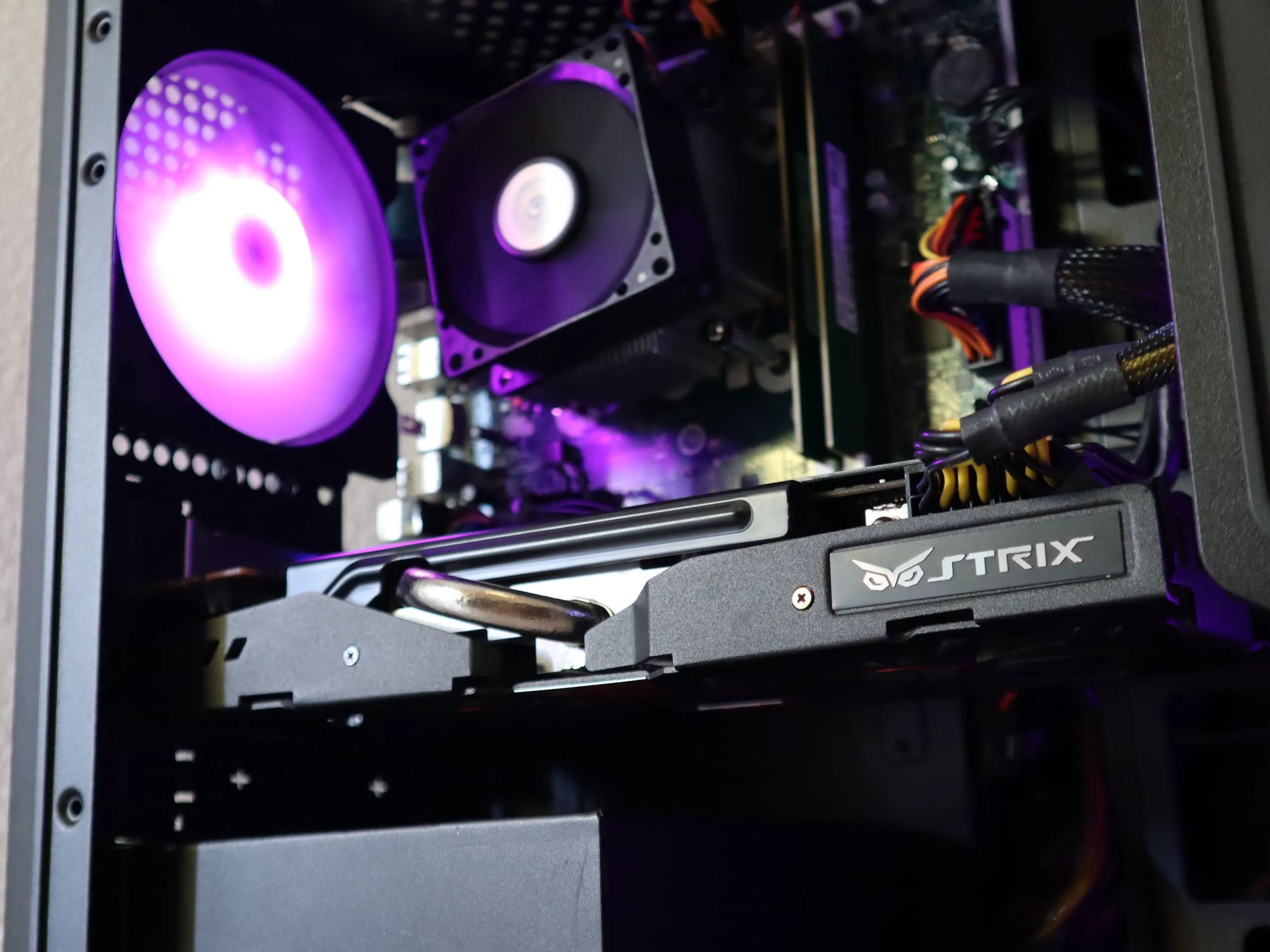 Gaming PC - GTX 980, I5 6500, 16GB DDR4, WIFI, ARGB, BLACK, SSD, HDD.