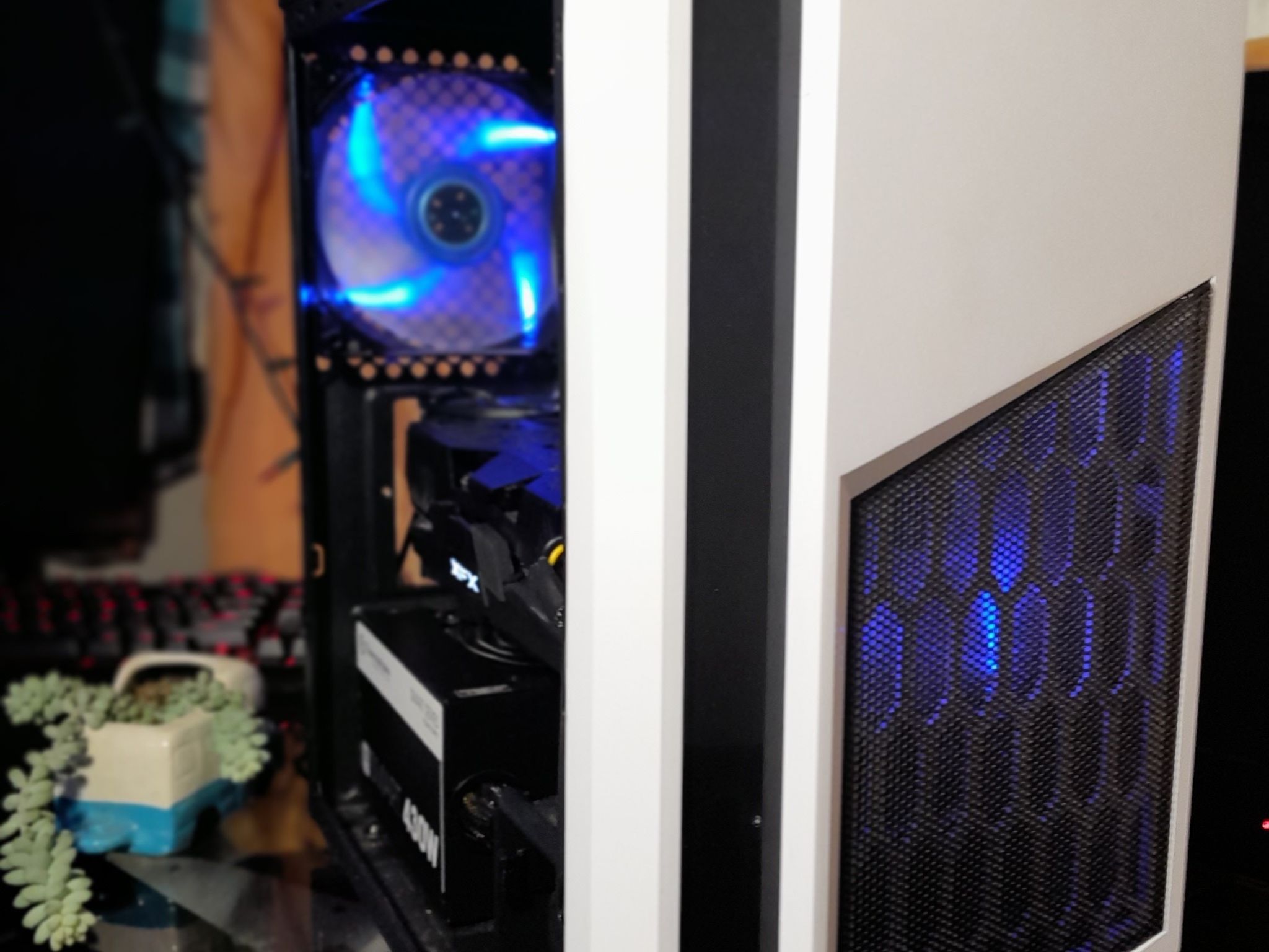 AAA gaming pc! i7-4790k with RX 5600XT and 222 gb SSD. BONUS 60HZ TV! Fortnite, MW3 2023 ready!