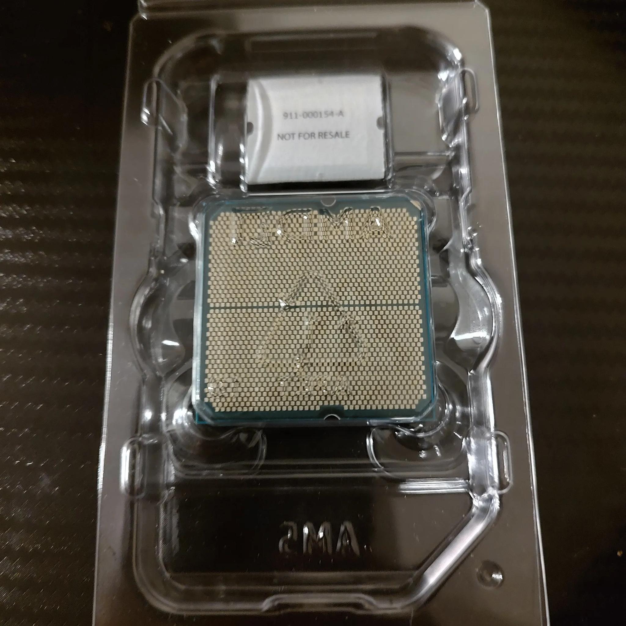 Ryzen 7 7800X3D - almost new!