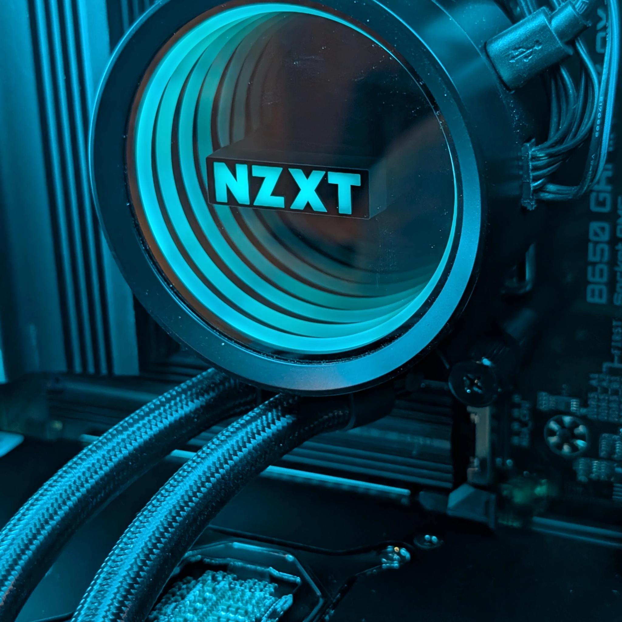 Fractal North Wood Gaming RGB PC - Ryzen 5 7600X / Radeon RX 7700XT 12GB / 32GB DDR5 / 2TB SSD / AIO
