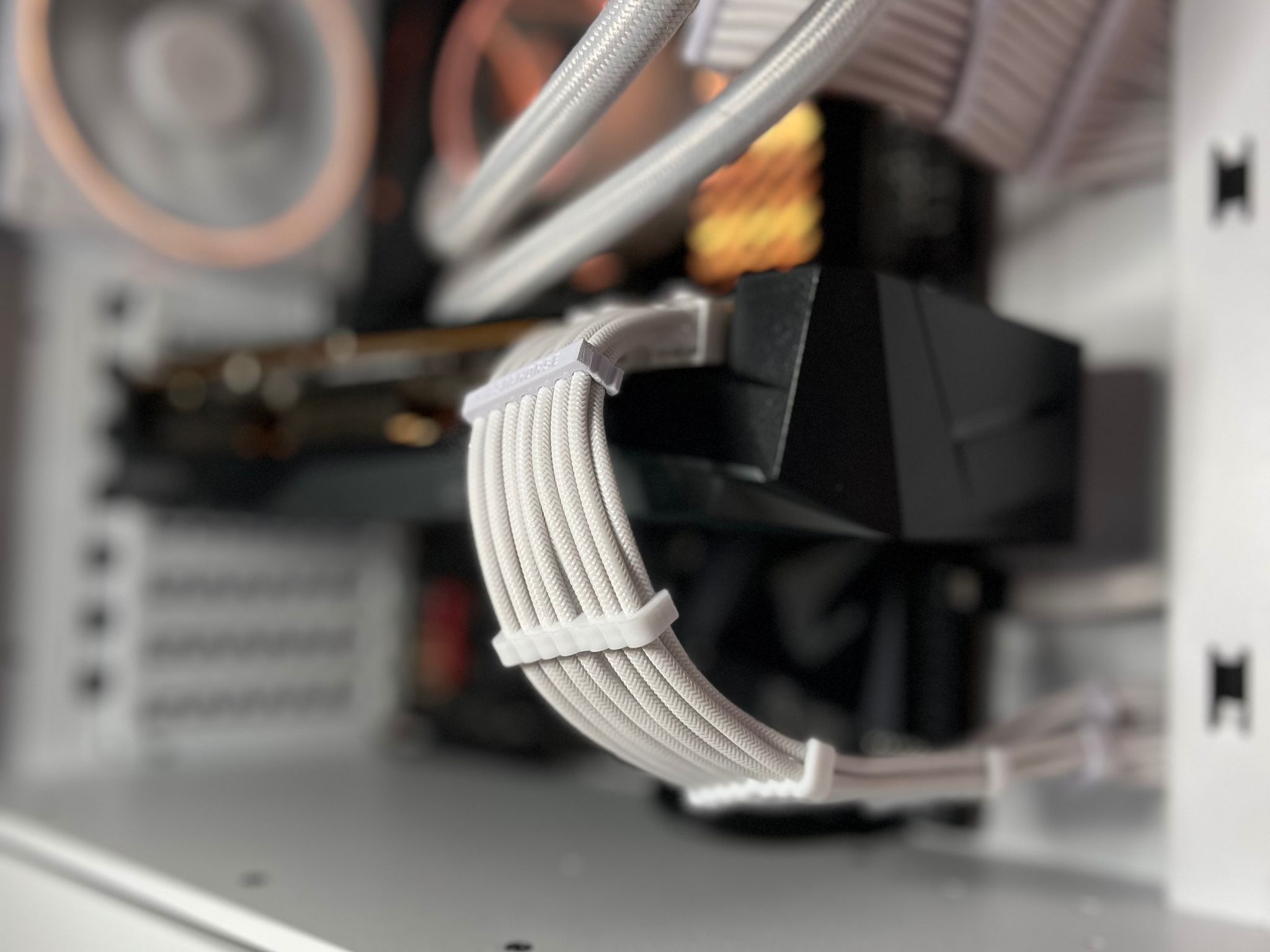 White Gaming PC (RYZEN 5 5600 +RX 6750xt)