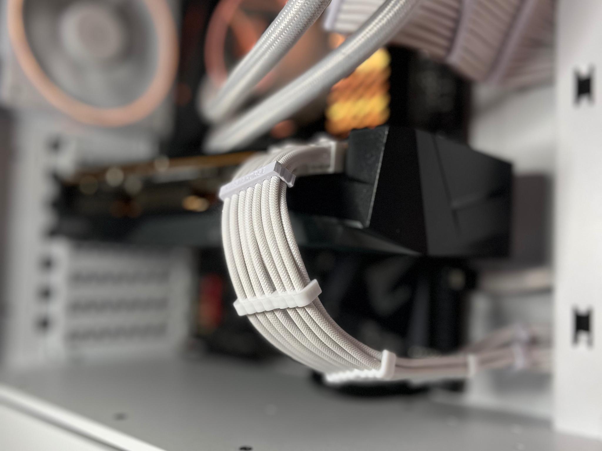 White Gaming PC (RYZEN 5 5600 +RX 6750xt)