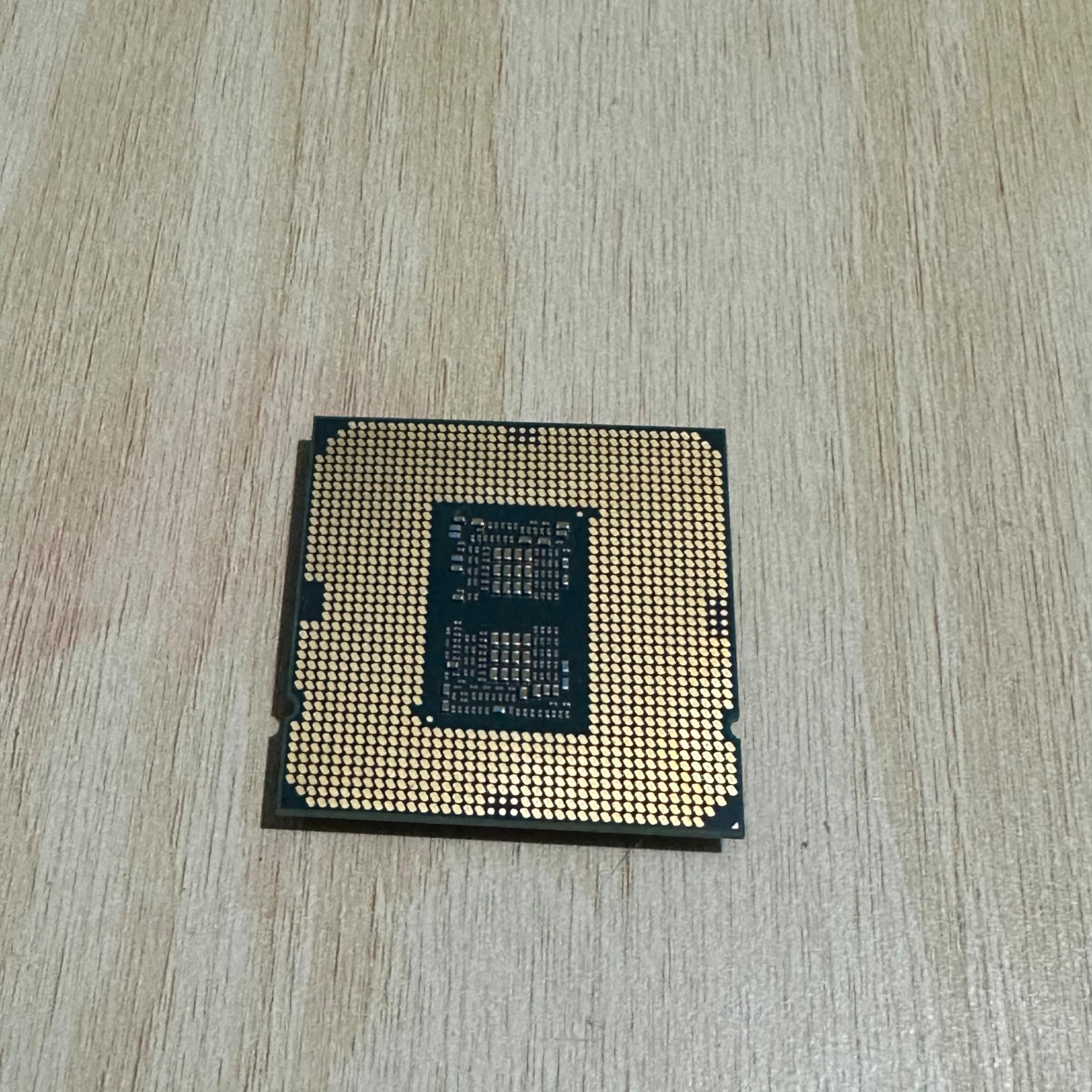 ASUS TUF GAMING B460M-PLUS (WI-FI) +intel i7 10700f+ yo 16GB DDR4 3000mhz
