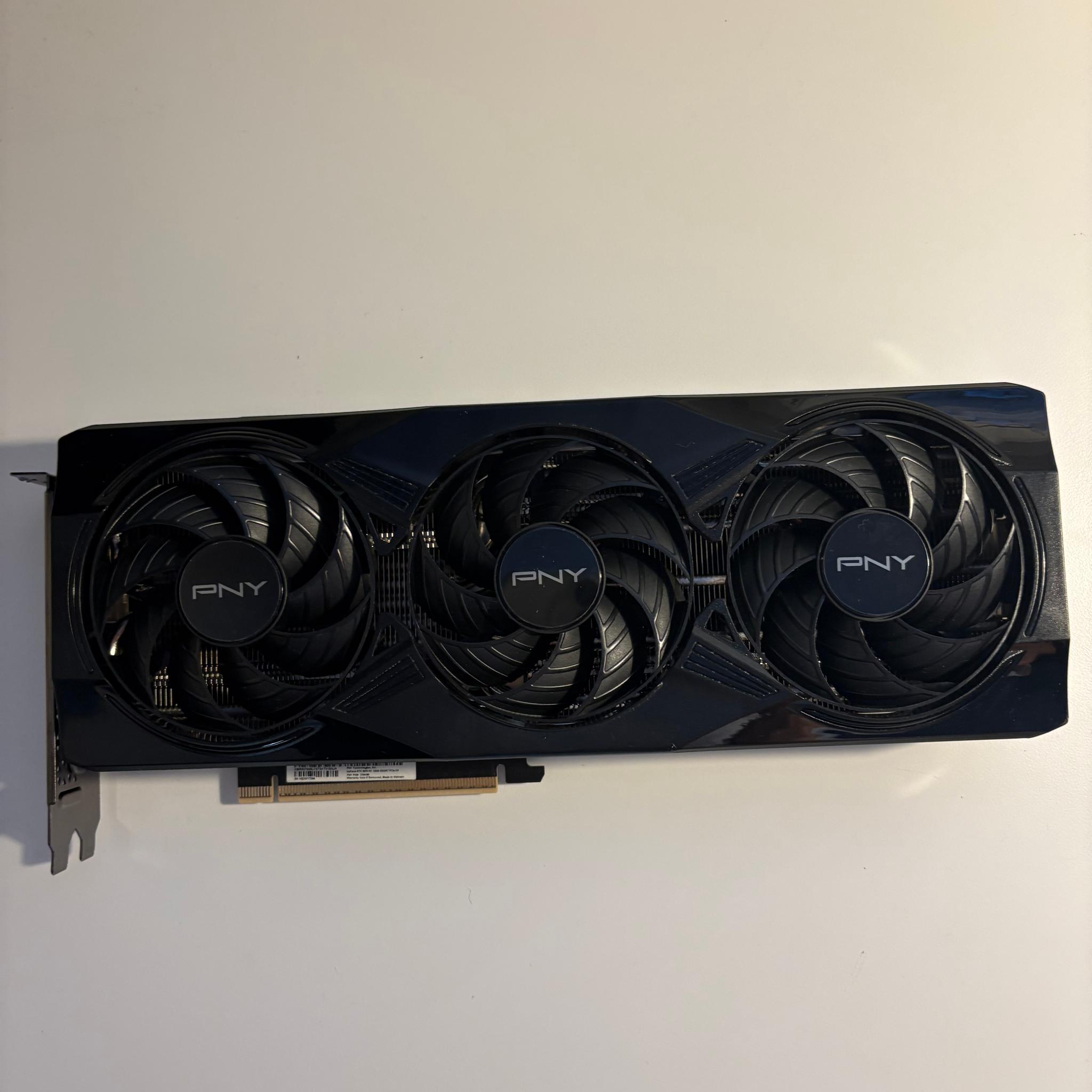 PNY GeForce RTX 5070 Overclocked Triple Fan