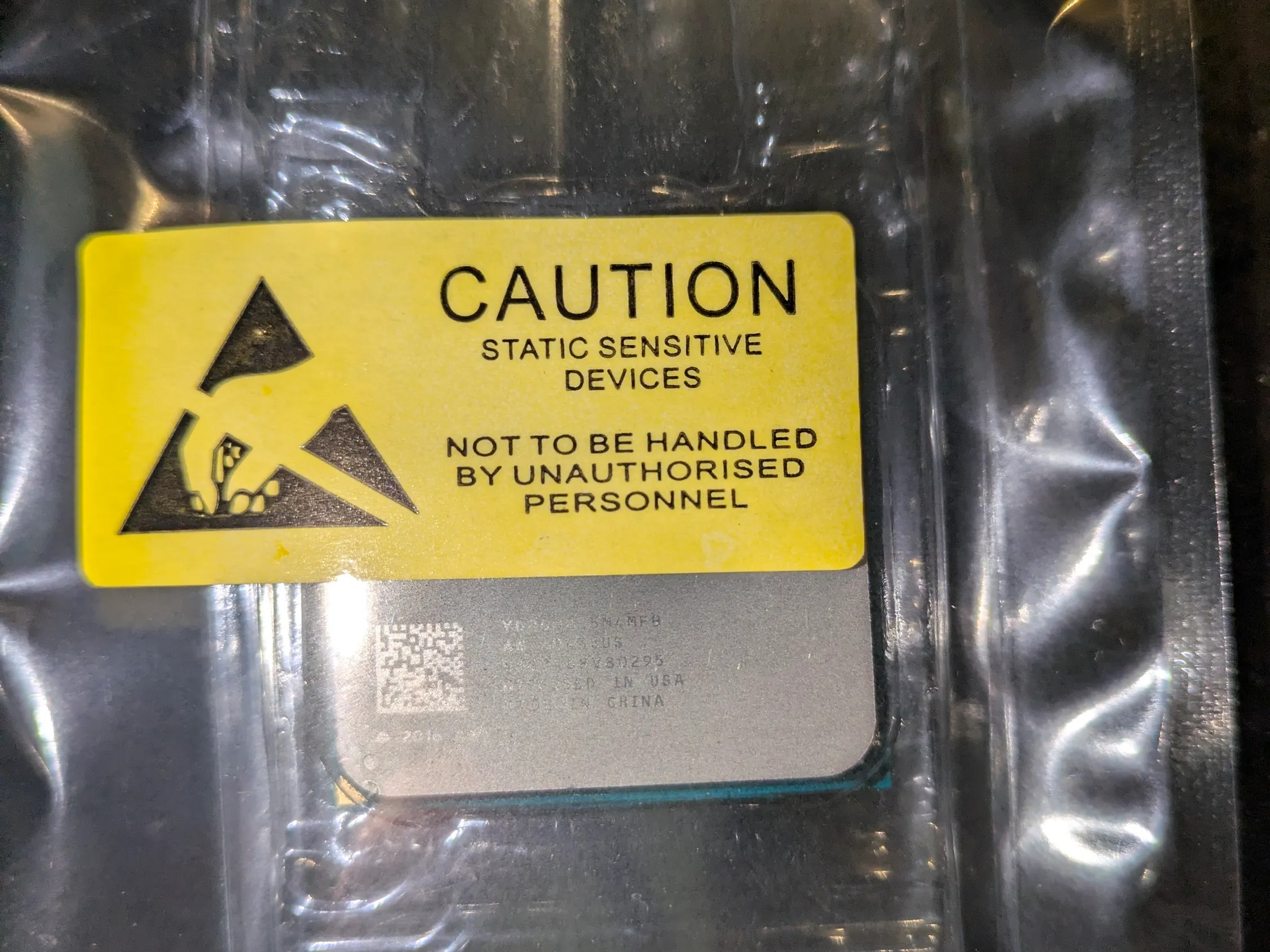 Ryzen 5 2400G w/ integrated Vega graphics