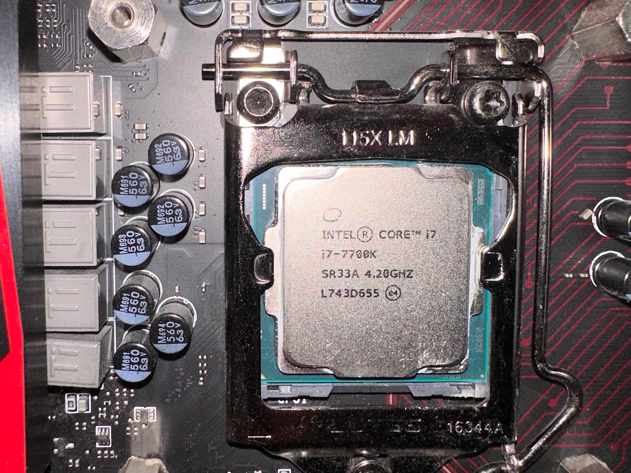 Intel Core i7-7700K, 4.2 GHz Quad Core CPU