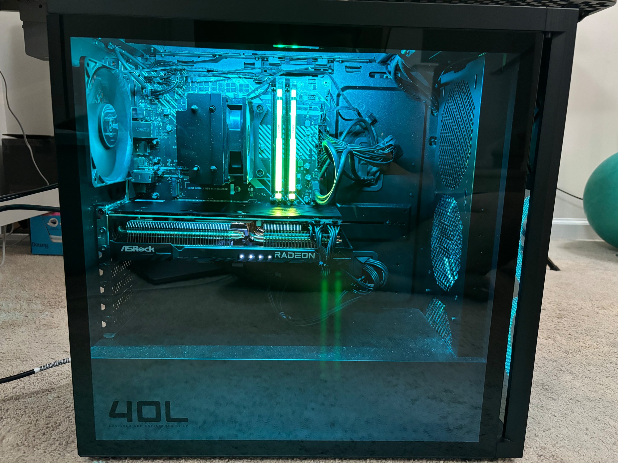 HP OMEN 40L Desktop Gaming Beast - Intel I7-13700,16GB DDR5 5200MHZ,512GB Gen4 SSD,AMD RX 7700XT