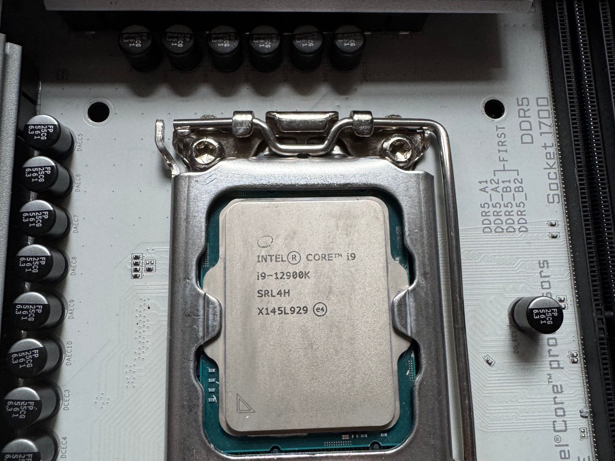 Z790 Aorus Elite AX ICE w/ i9-12900K