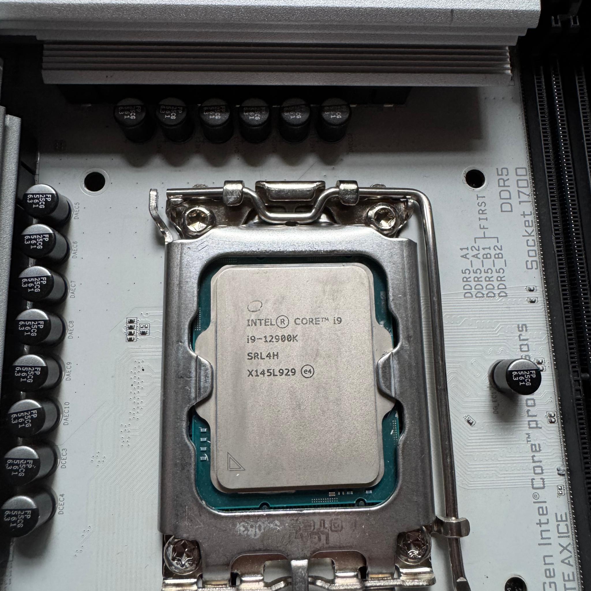 Z790 Aorus Elite AX ICE w/ i9-12900K
