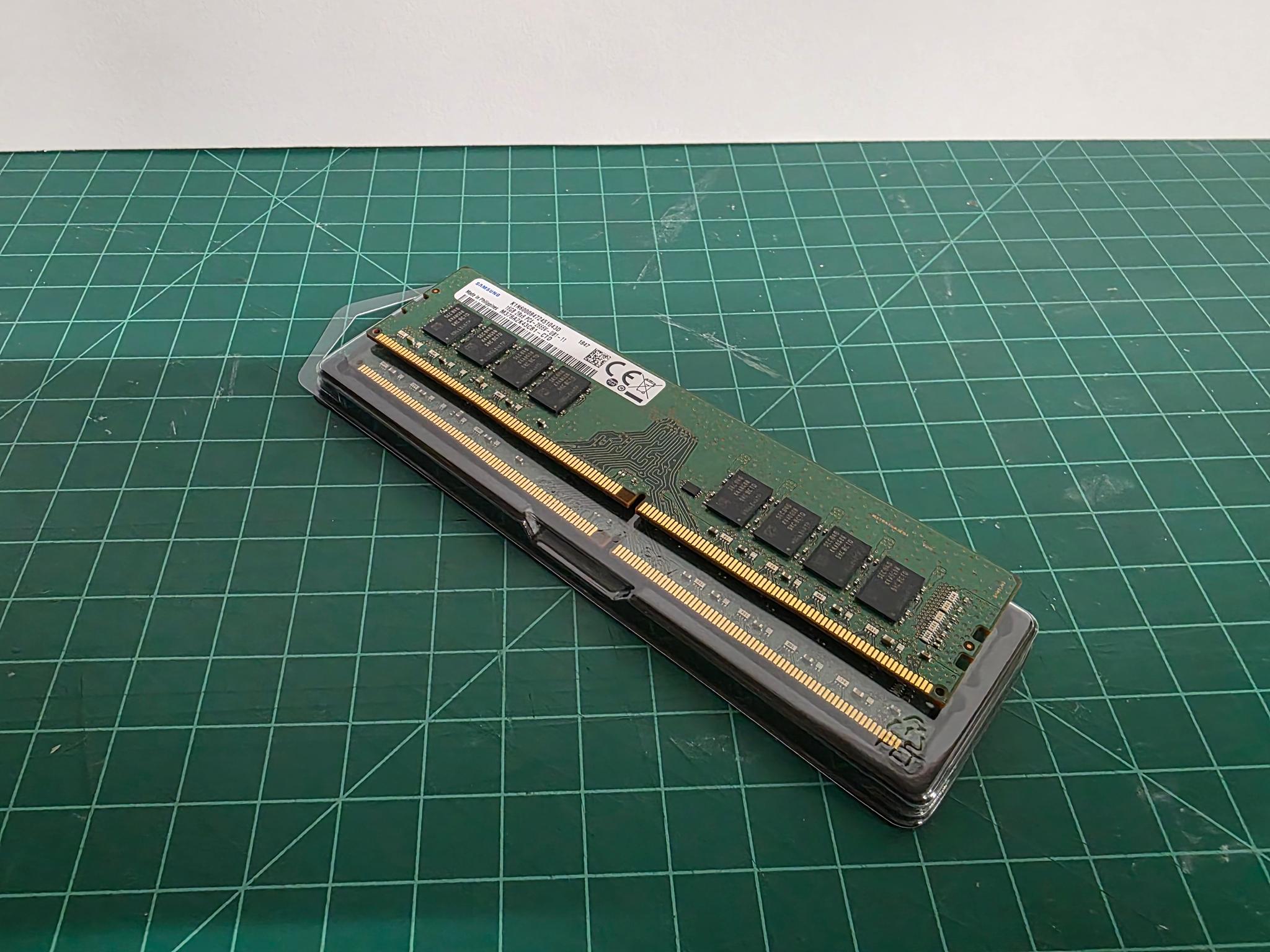 16GB Samsung M378A2K43CB1-CTD DDR4 PC4-2666V