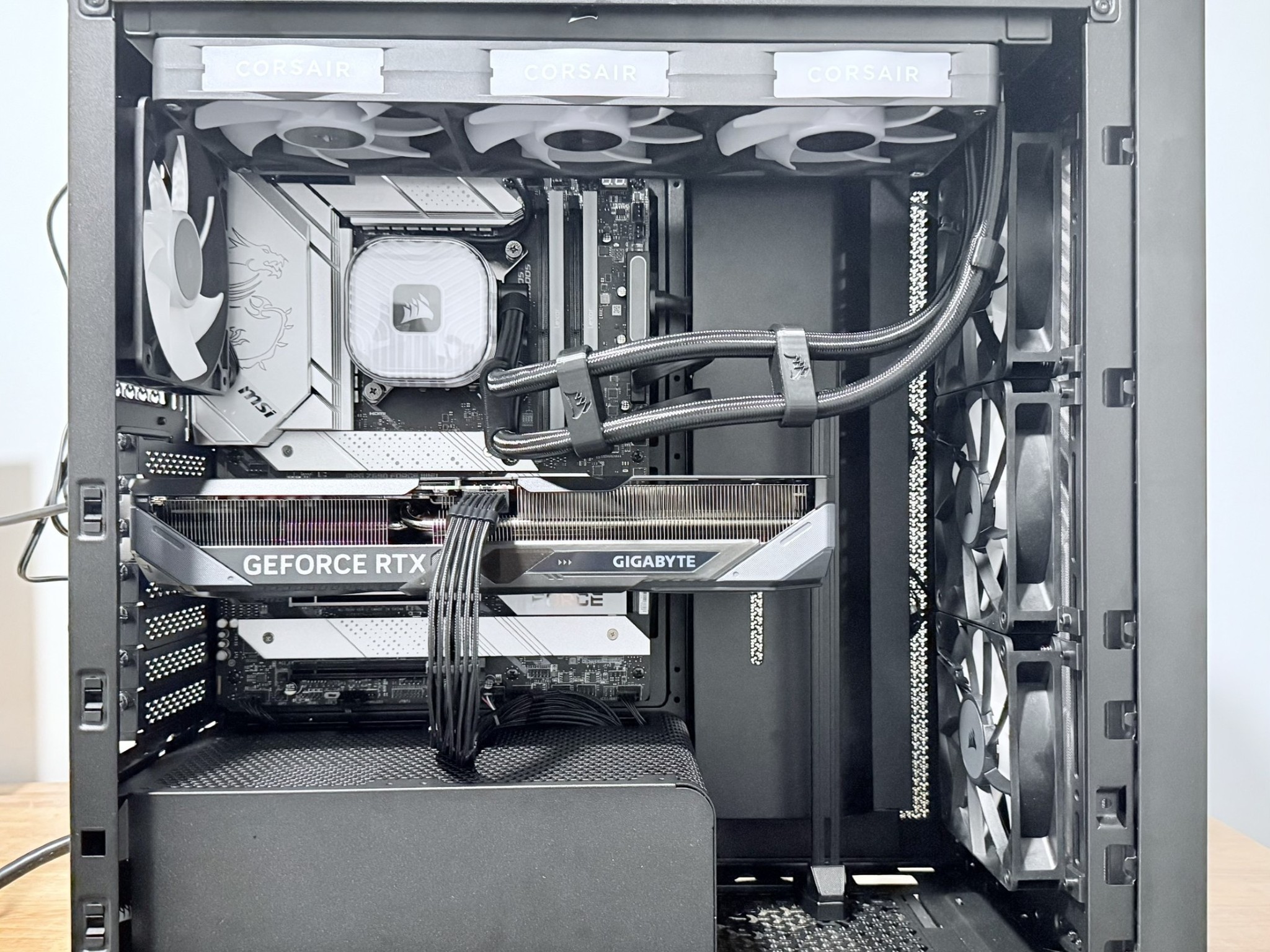 Corsair 4000D RTX 5070 OC 12GB