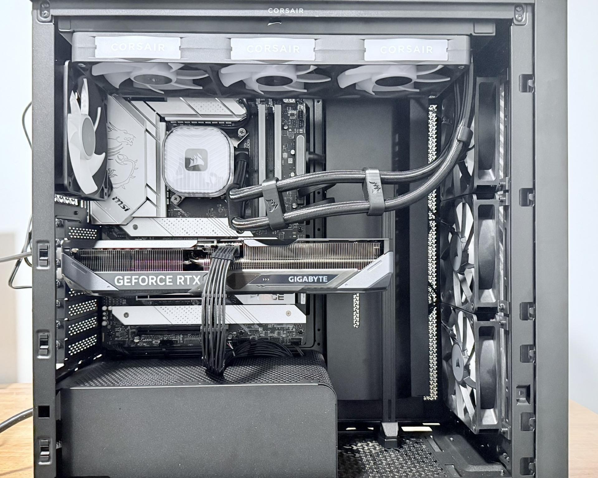 Corsair 4000D RTX 5070 OC 12GB