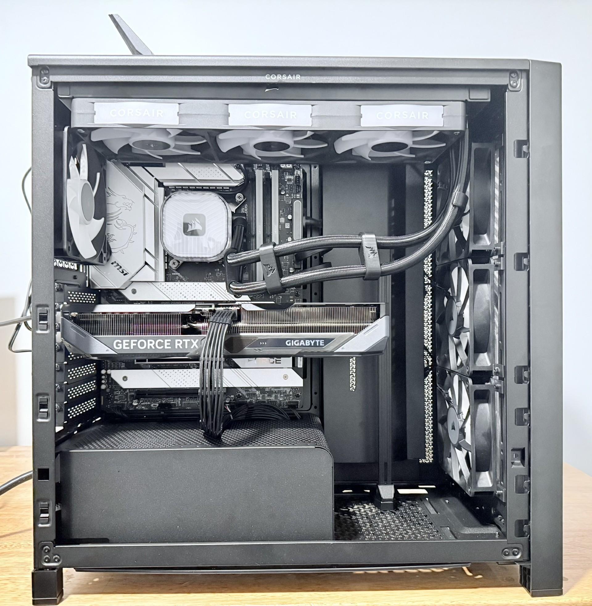 Corsair 4000D RTX 5070 OC 12GB
