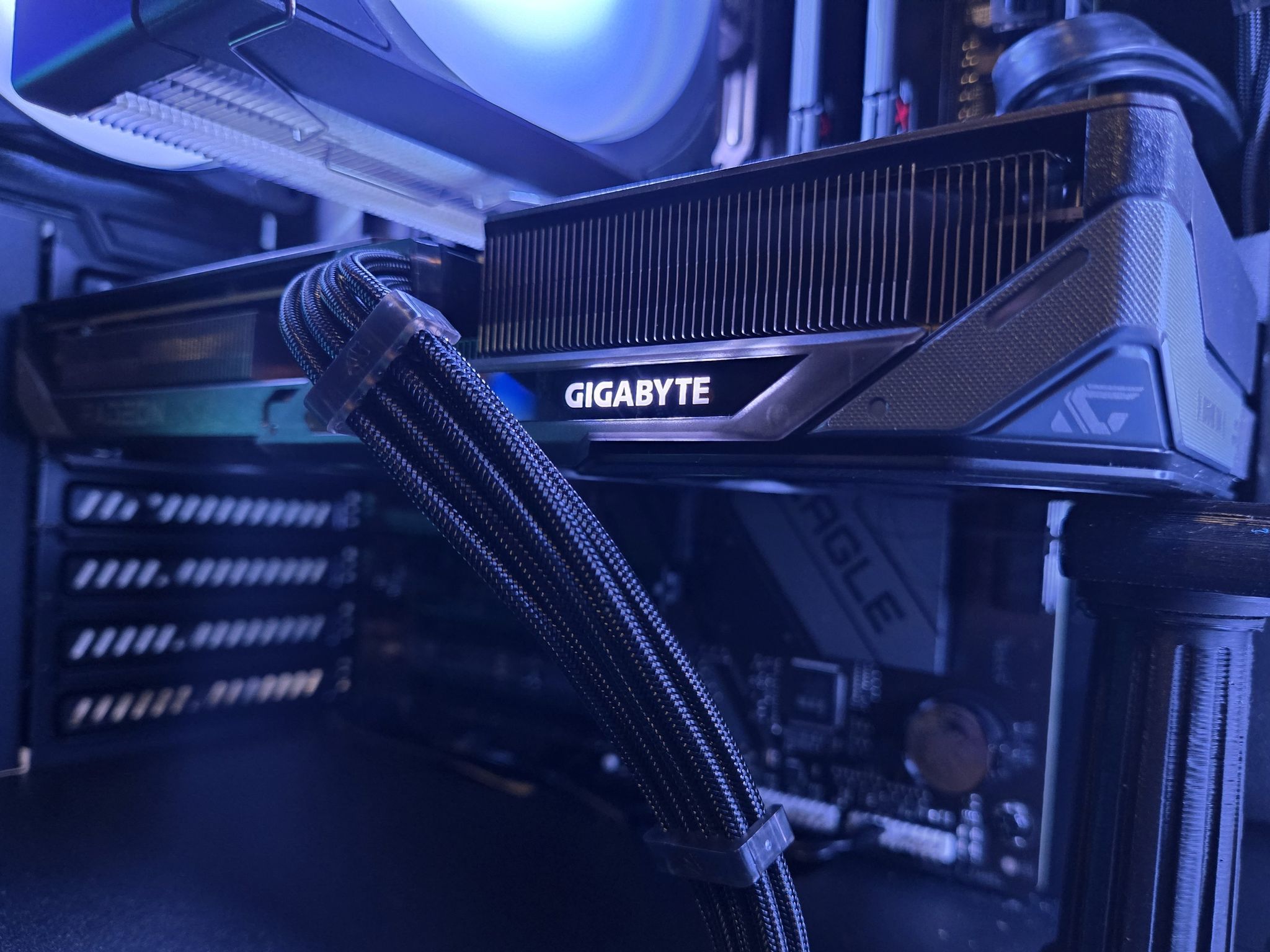 🎮Compact 1080p/1440p PC🖥️|Ryzen 5 7500F|RX 9060XT 16GB|1TB NVME|32GB DDR5|Wifi/Bt|Win 11 | 🎮🖥️