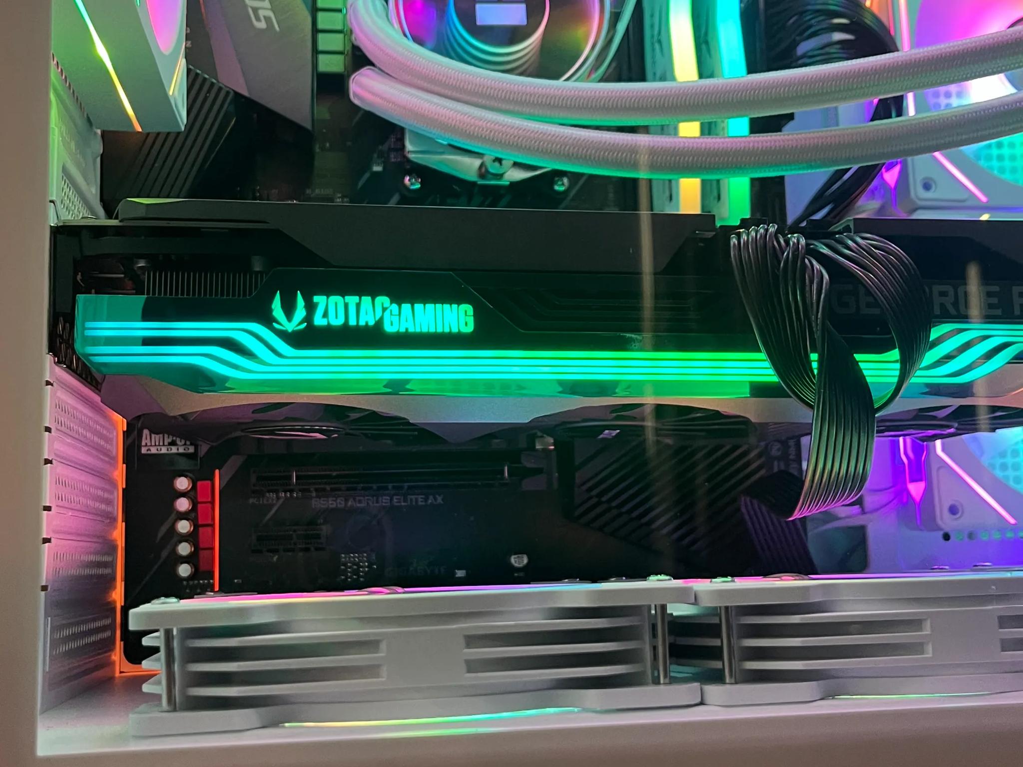 White Shadow 👻 | Ryzen 7 5700X RTX 3080 32GB DDR4 WiFi 1TB SSD