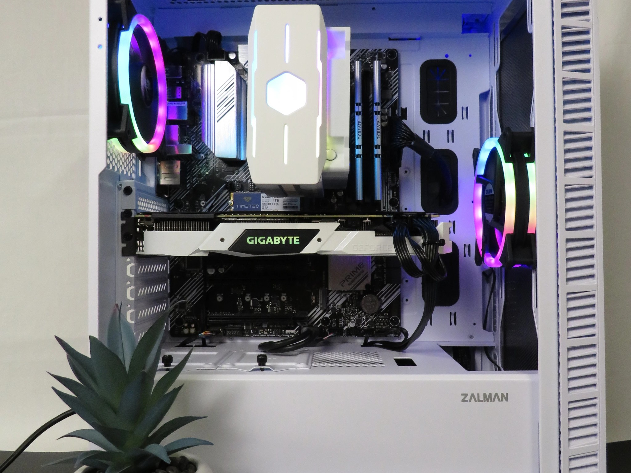 Black and White Beauty! RTX 2080 + Ryzen 5 2600X + 16 GB DDR4 + 1 TB NVME