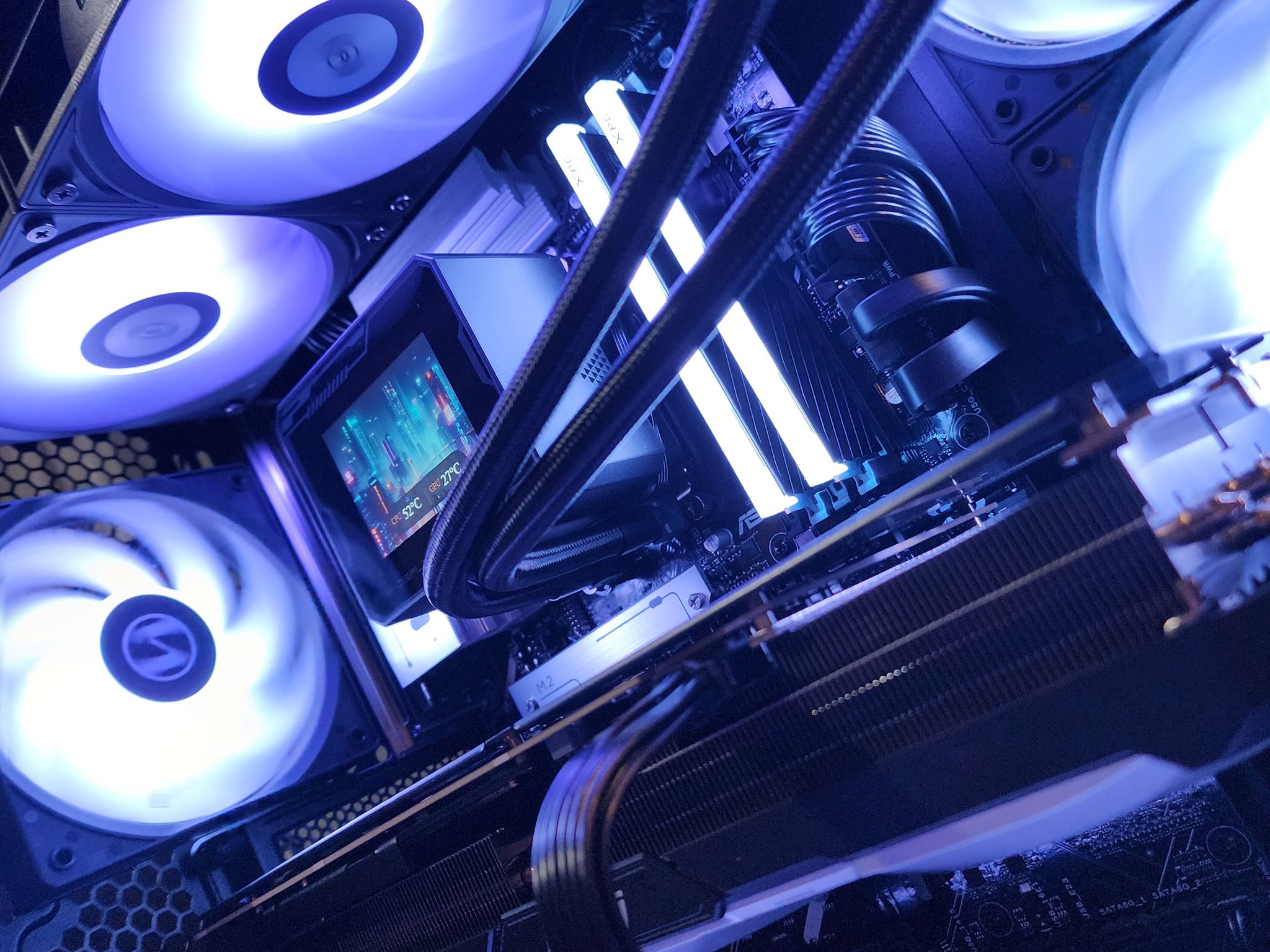 RTX 4080 SUPER / Ryzen 7 7800X3D / 32GB DDR5 RAM / 2TB NVMe