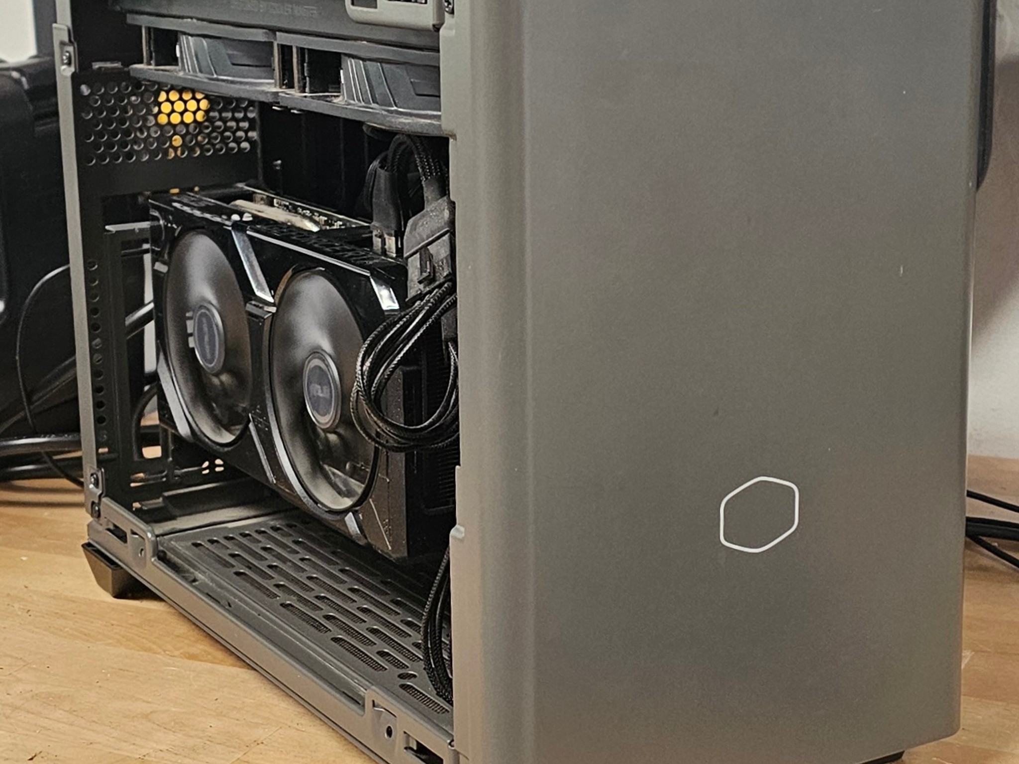 ITX Cooler Master PC Case
