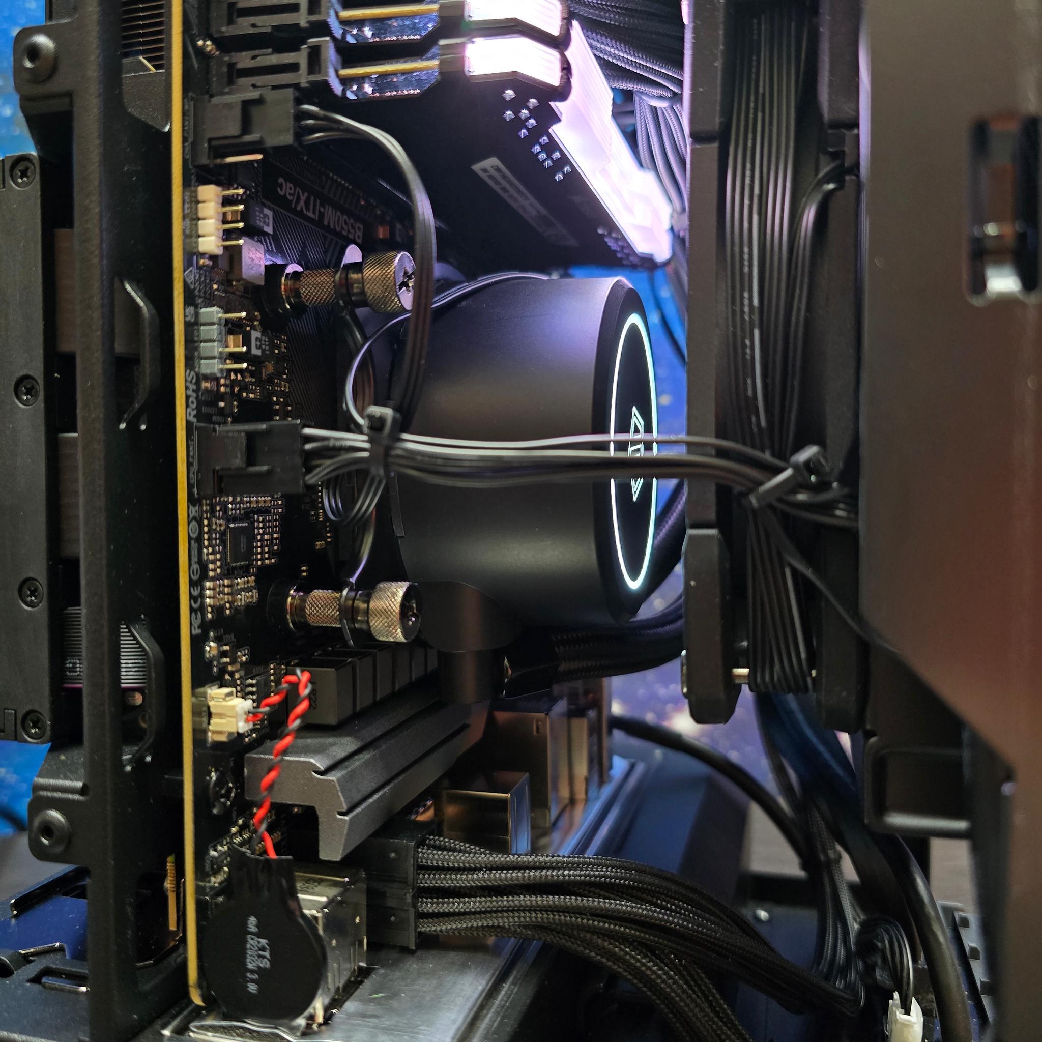 ⚫🚀 CUSTOM SFF PC | RTX 5060 | RYZEN 5 5500 | B550 ITX | 16GB RAM | 1TB NVME SSD | 750W PSU | 🚀⚫