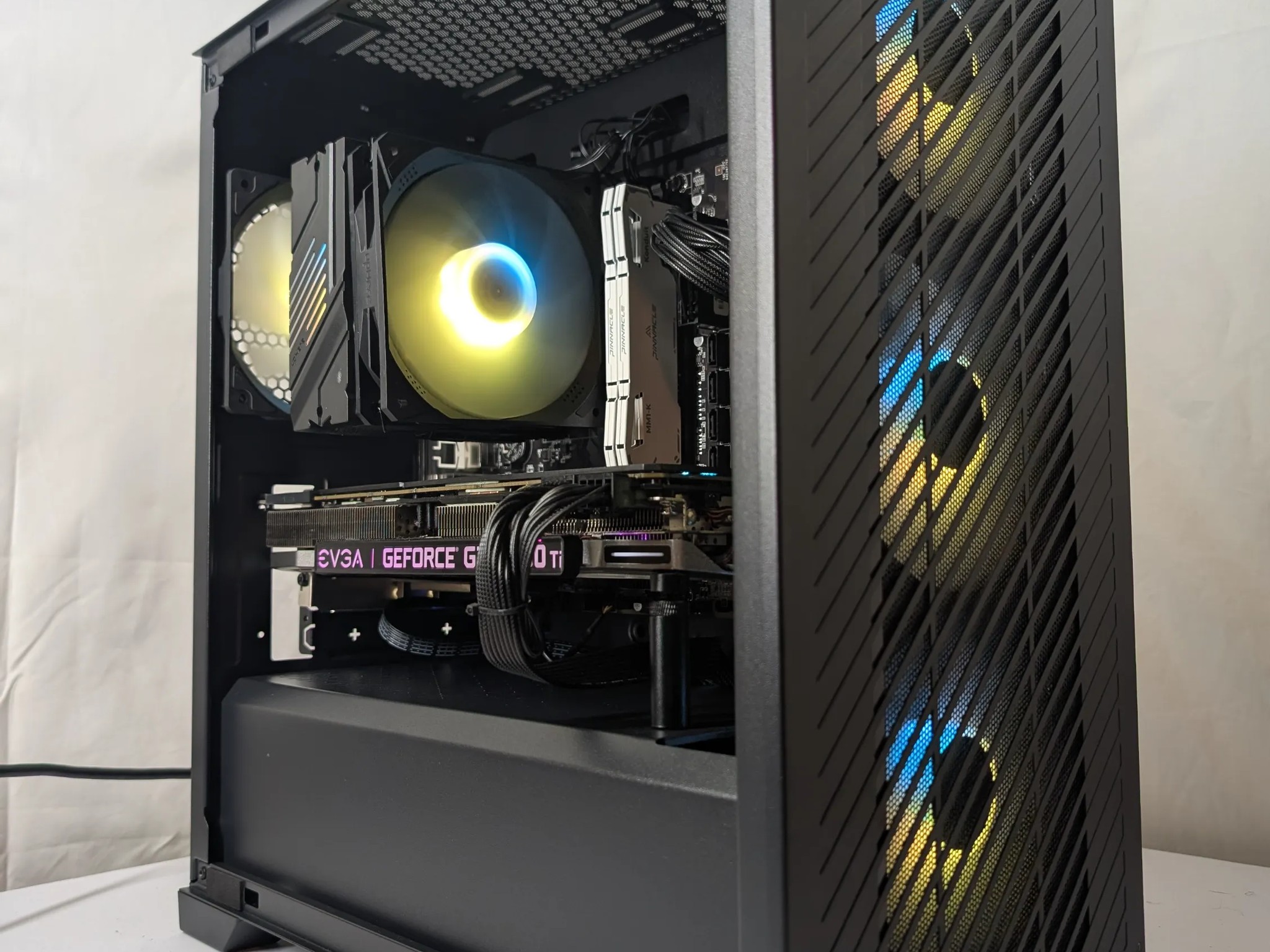 GTX 1080 TI 11GB | RYZEN 5 2600X | 16GB DDR4 | 500GB NVME | WIFI+BT