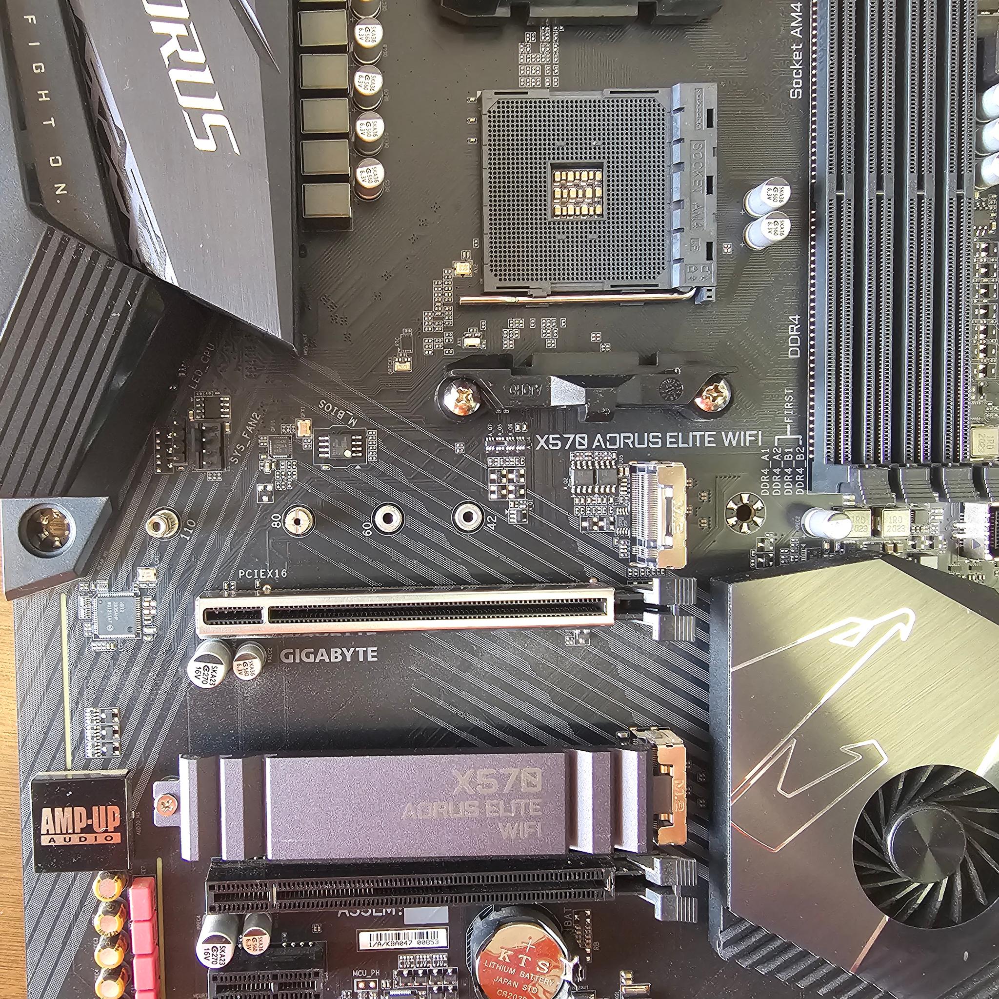 GIGABYTE X570 AORUS ELITE WIFI