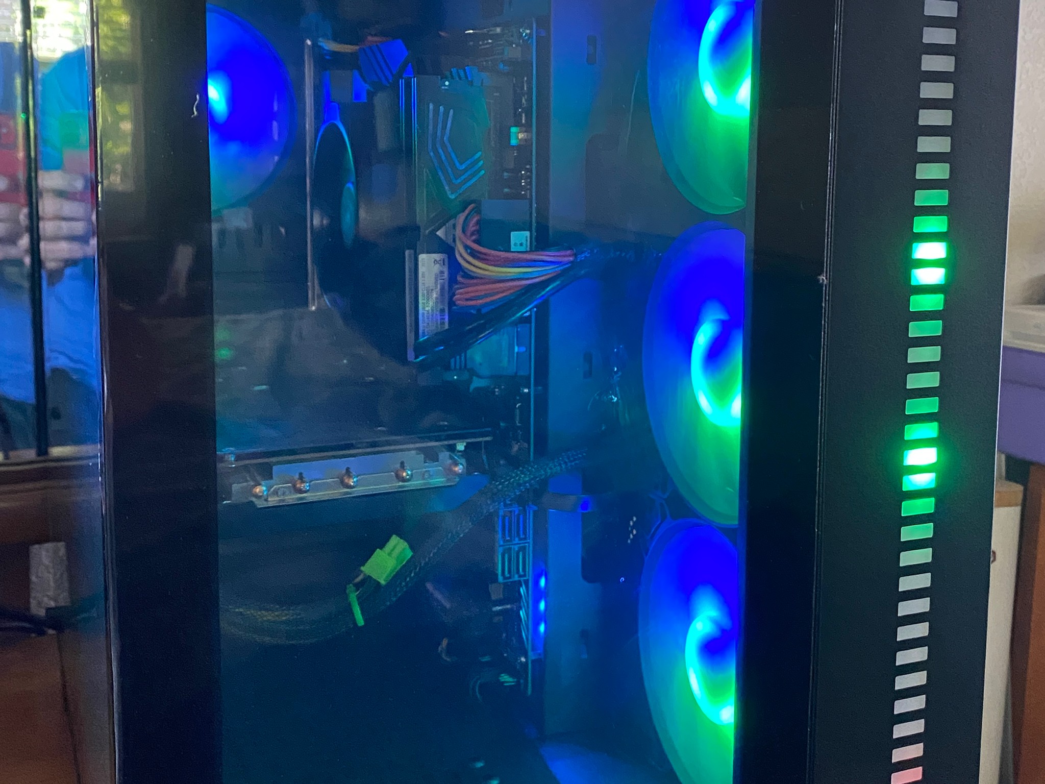 AMD Ryzen 5 2600, 32GB RAM, 512GB NVME + 2TB HDD,  RX 5600 XT 6GB