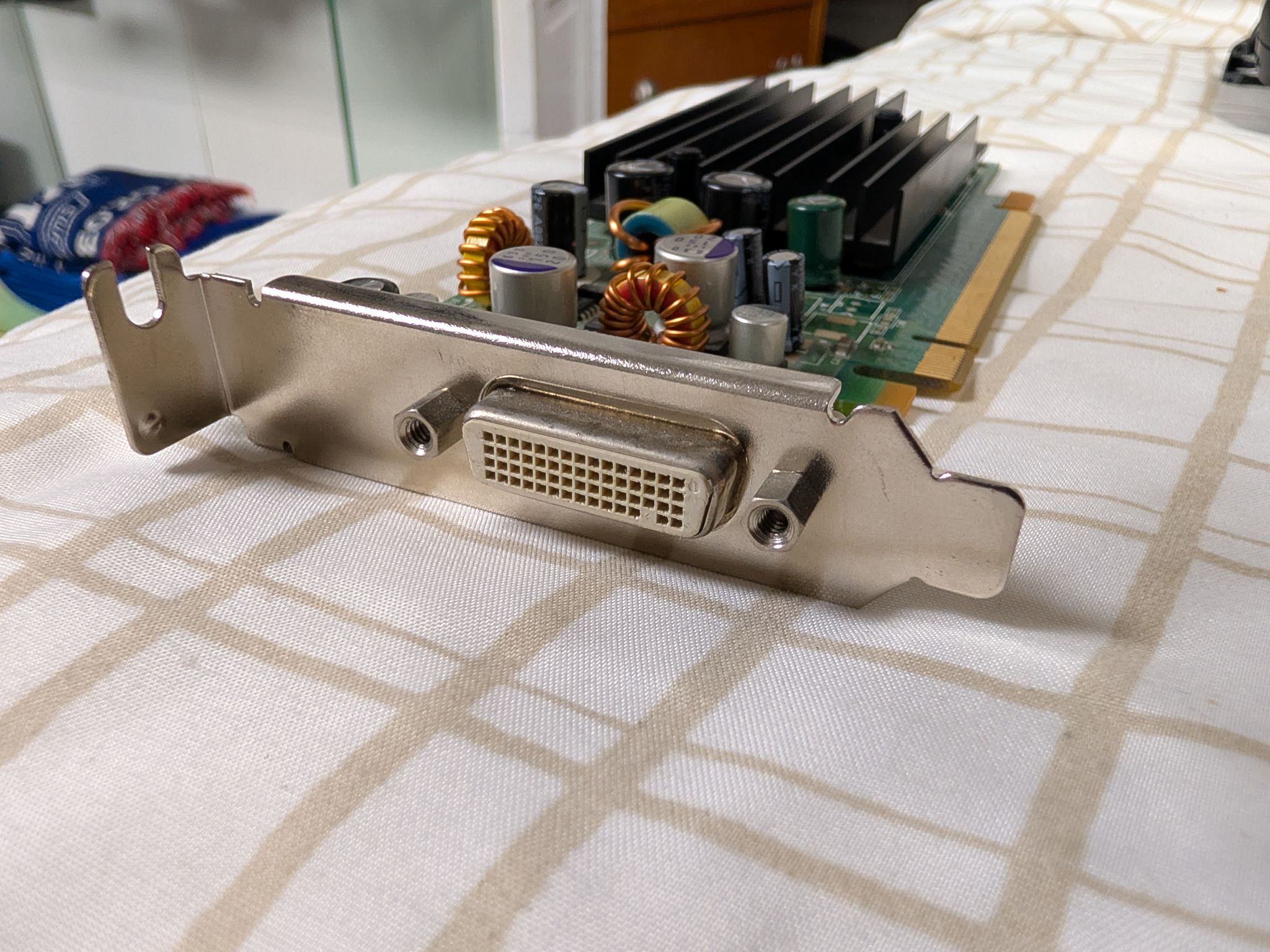 Nvidia Quadro NVS 285 - 128MB DDR2 VRAM - NV44 - 1x DMS59 connector