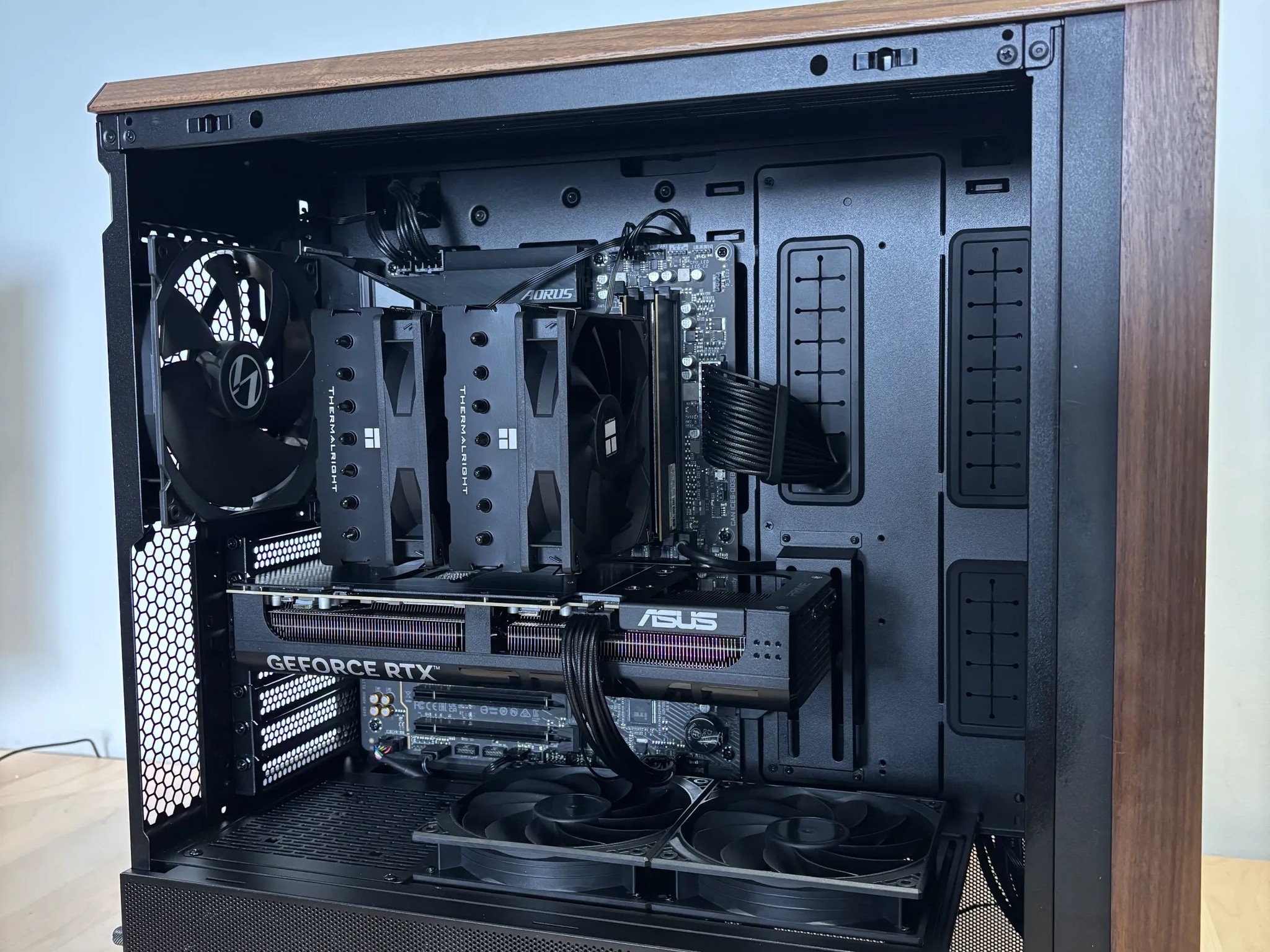 7800X3D + RTX 5070 Ti | Lian Li 217 Wood Build | 1440p/4K Gaming Beast – RGB-Free Minimalist