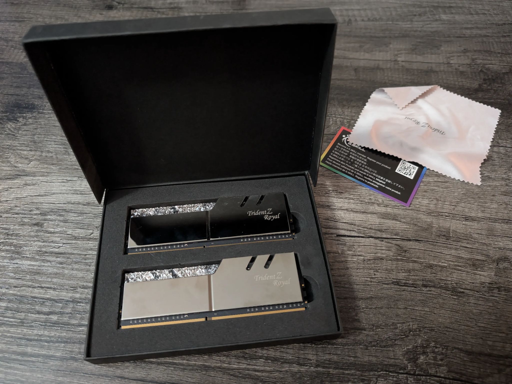 G. Skill Trident Z Royal DDR4 3200Mhz CL16 RAM (Silver)