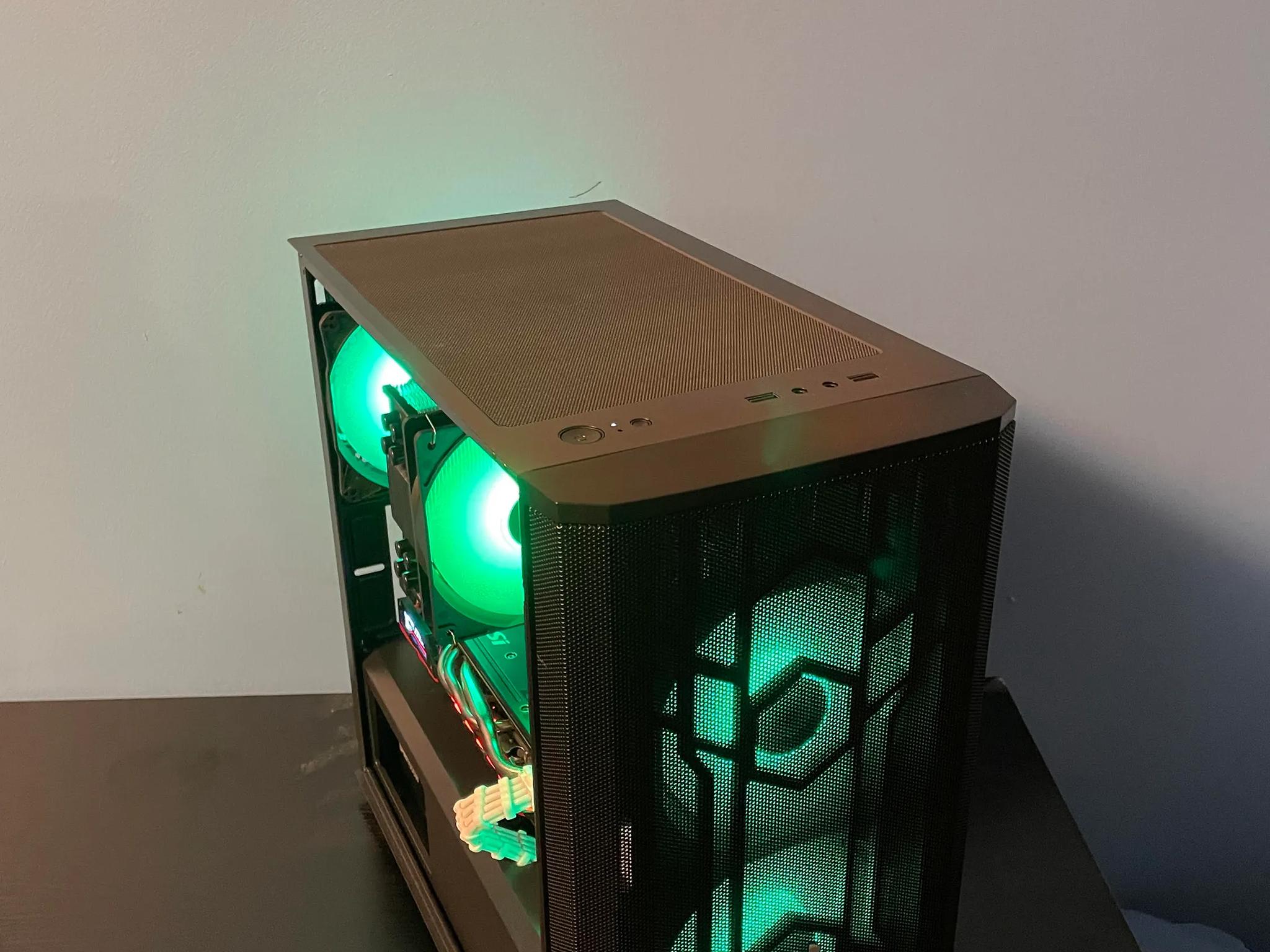 Rgb gaming pc ryzen 5 and RX 580