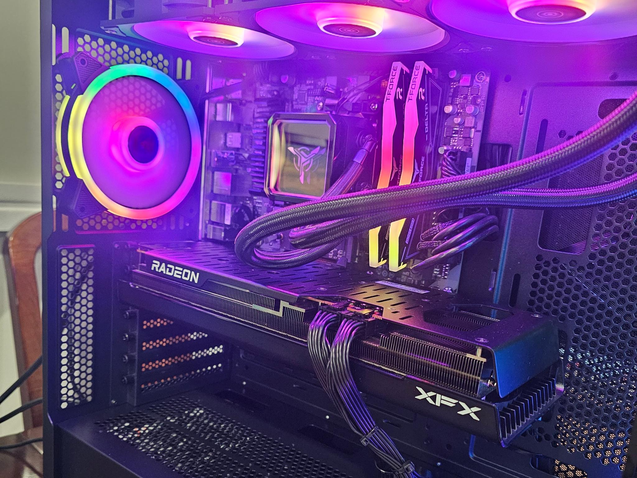 RX 7800XT / Ryzen 7700x / 32GB DDR5 / 2TB Nvme / Windows 11 Pro