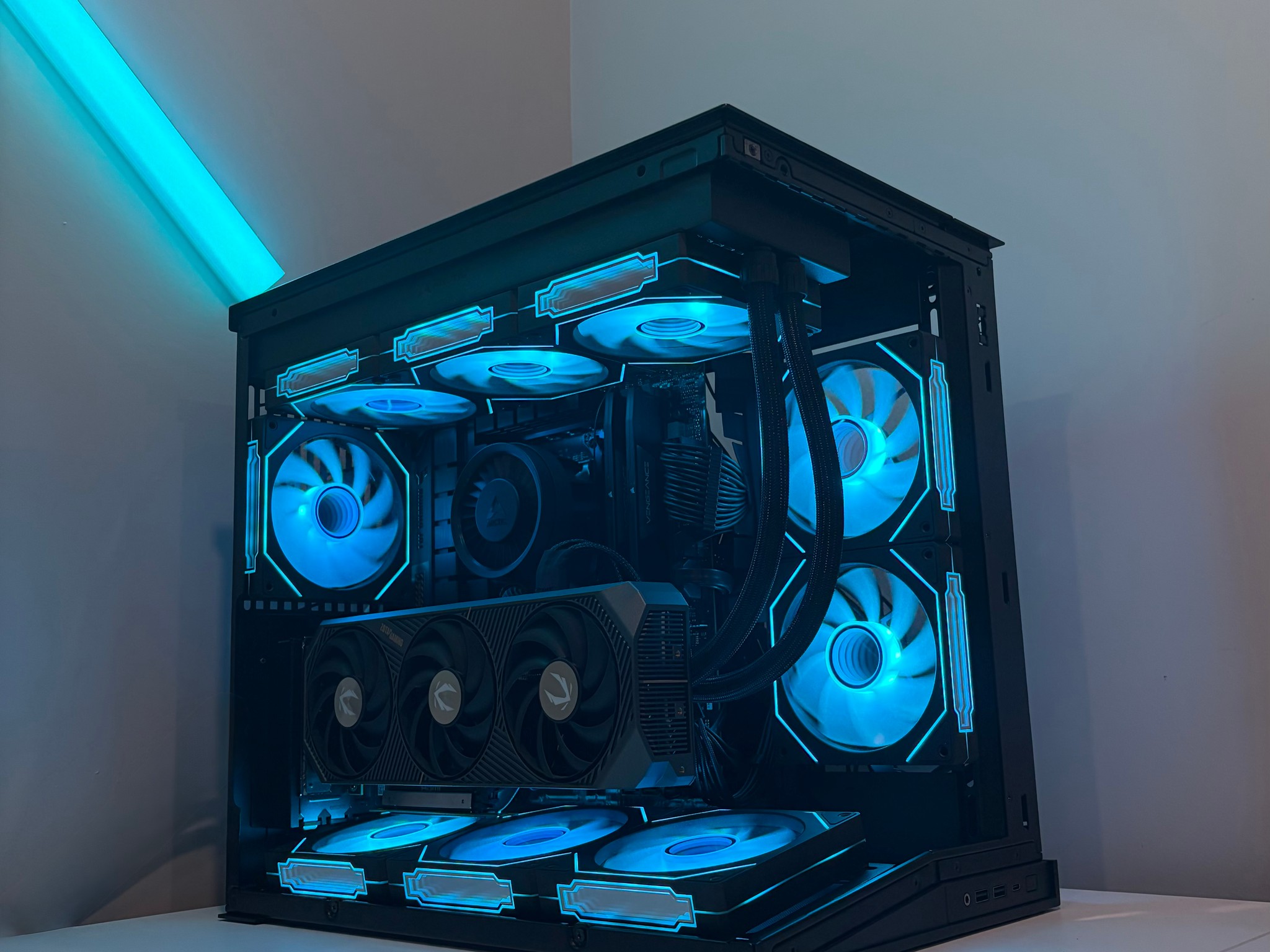RTX 5070 Ti | Ryzen 7 9800X3D | 32GB DDR5 RAM | 2TB SSD | Gaming PC