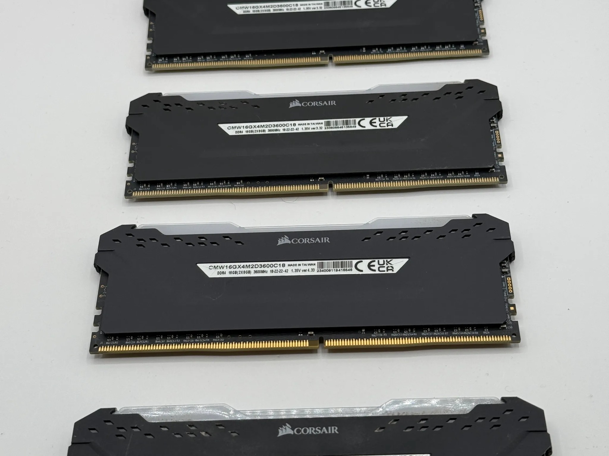 4 x 8GB Corsair Vengeance PRO RGB DDR4 3600MHz CL