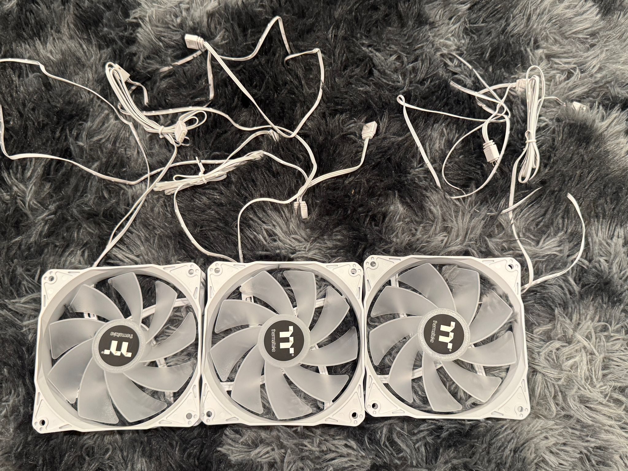 Thermaltake White Reverse 120mm x3 argb case fans